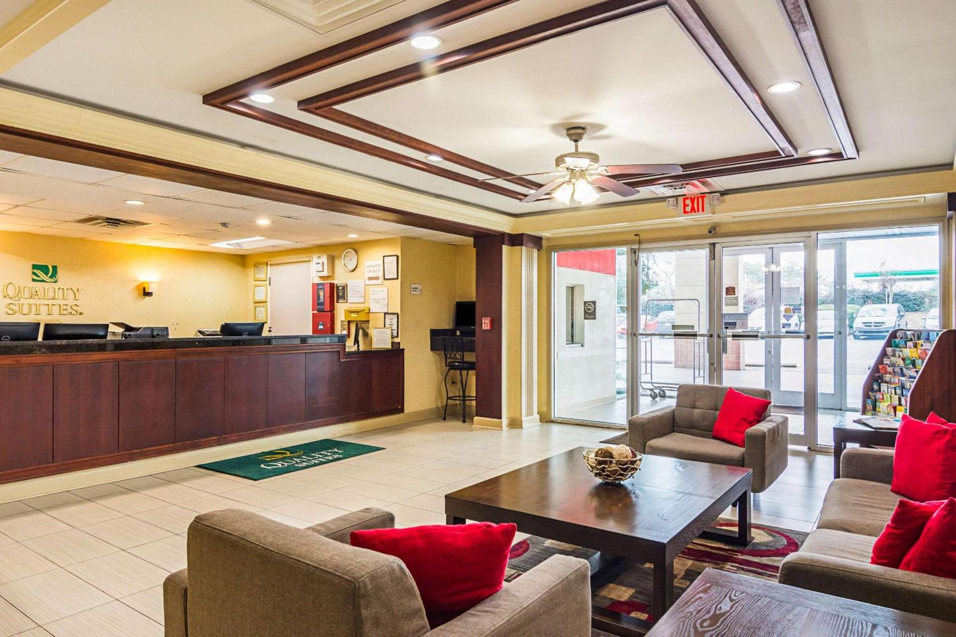 Quality Suites Atlanta Airport East photo 5