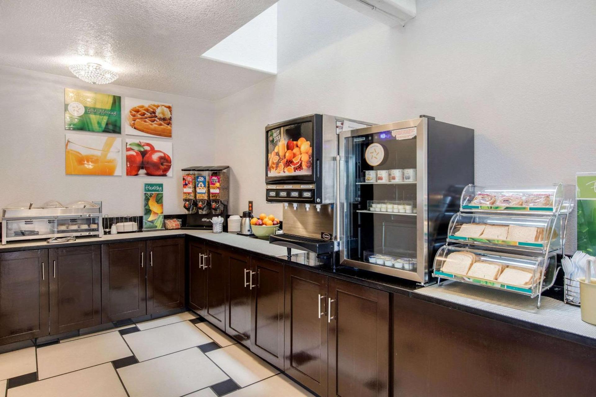 Quality Inn & Suites Albuquerque North near Balloon Fiesta Park photo 36