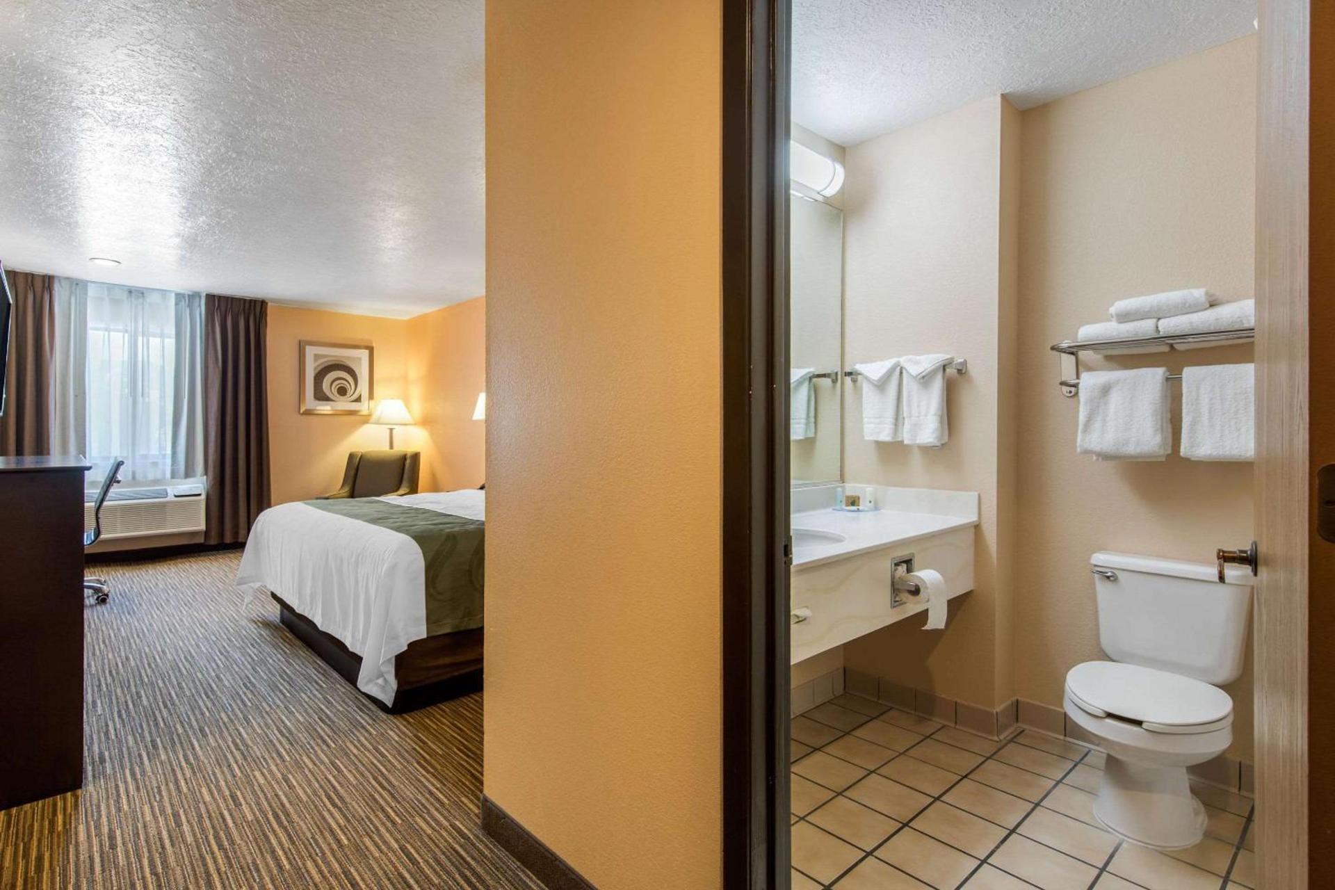 Quality Inn & Suites Albuquerque North near Balloon Fiesta Park photo 27
