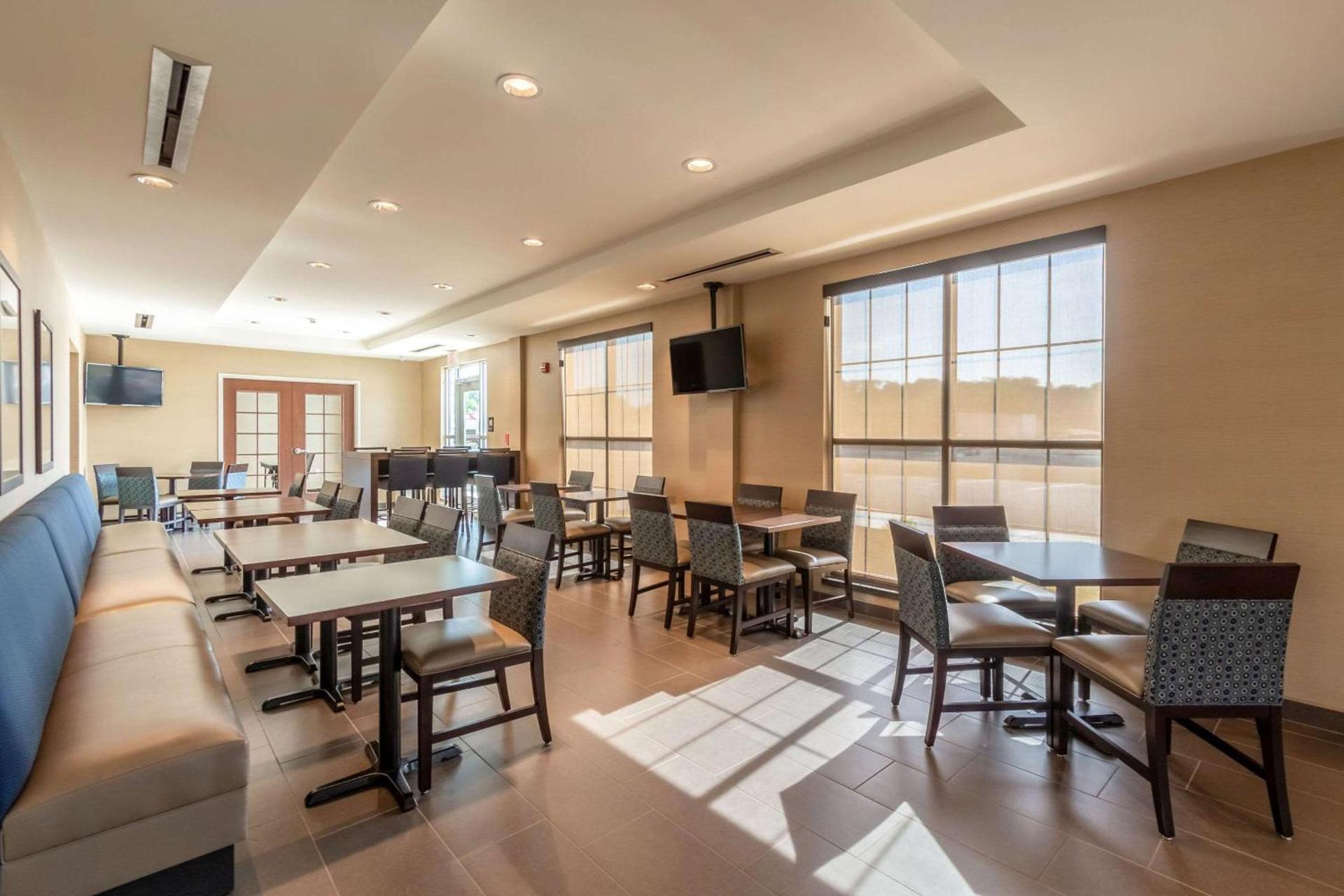 Comfort Inn & Suites - Harrisburg Airport - Hershey South photo 32