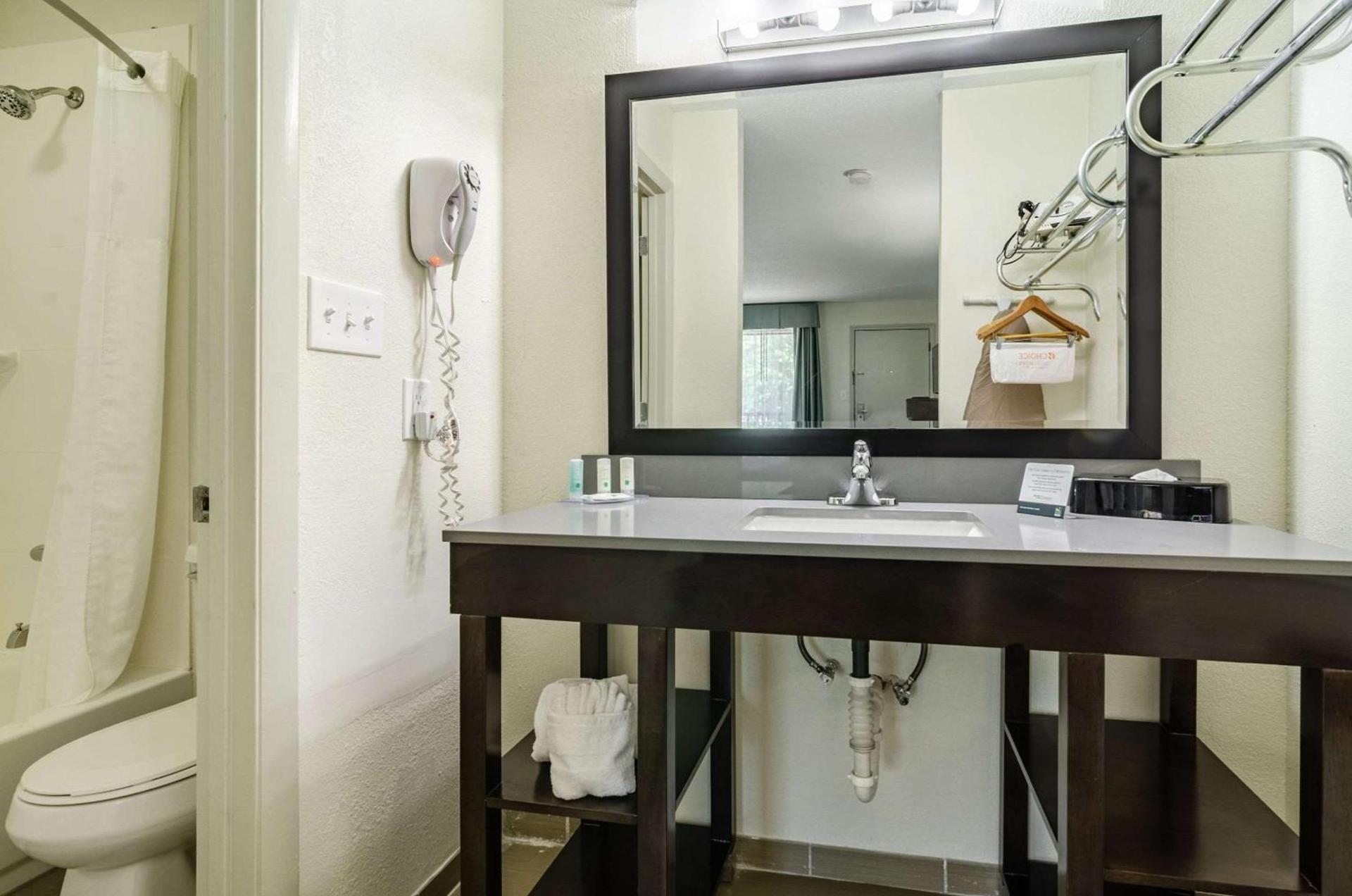 Quality Inn & Suites Creedmoor - Butner photo 25