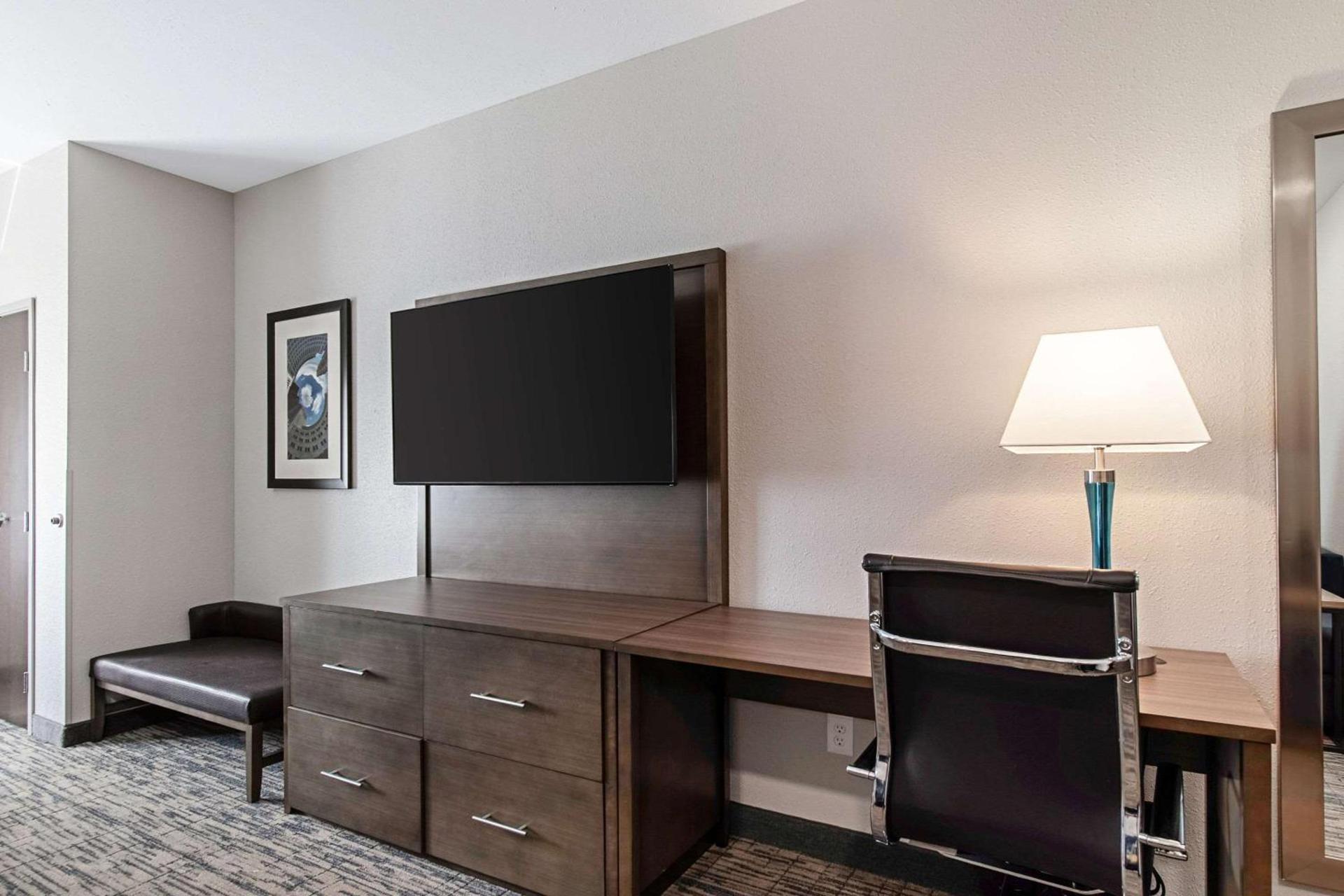 Comfort Suites Grove City - Columbus South photo 7