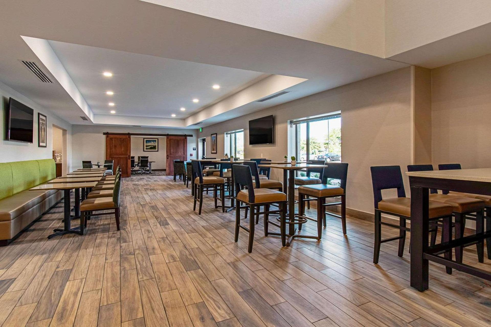 Comfort Suites Grove City - Columbus South photo 37