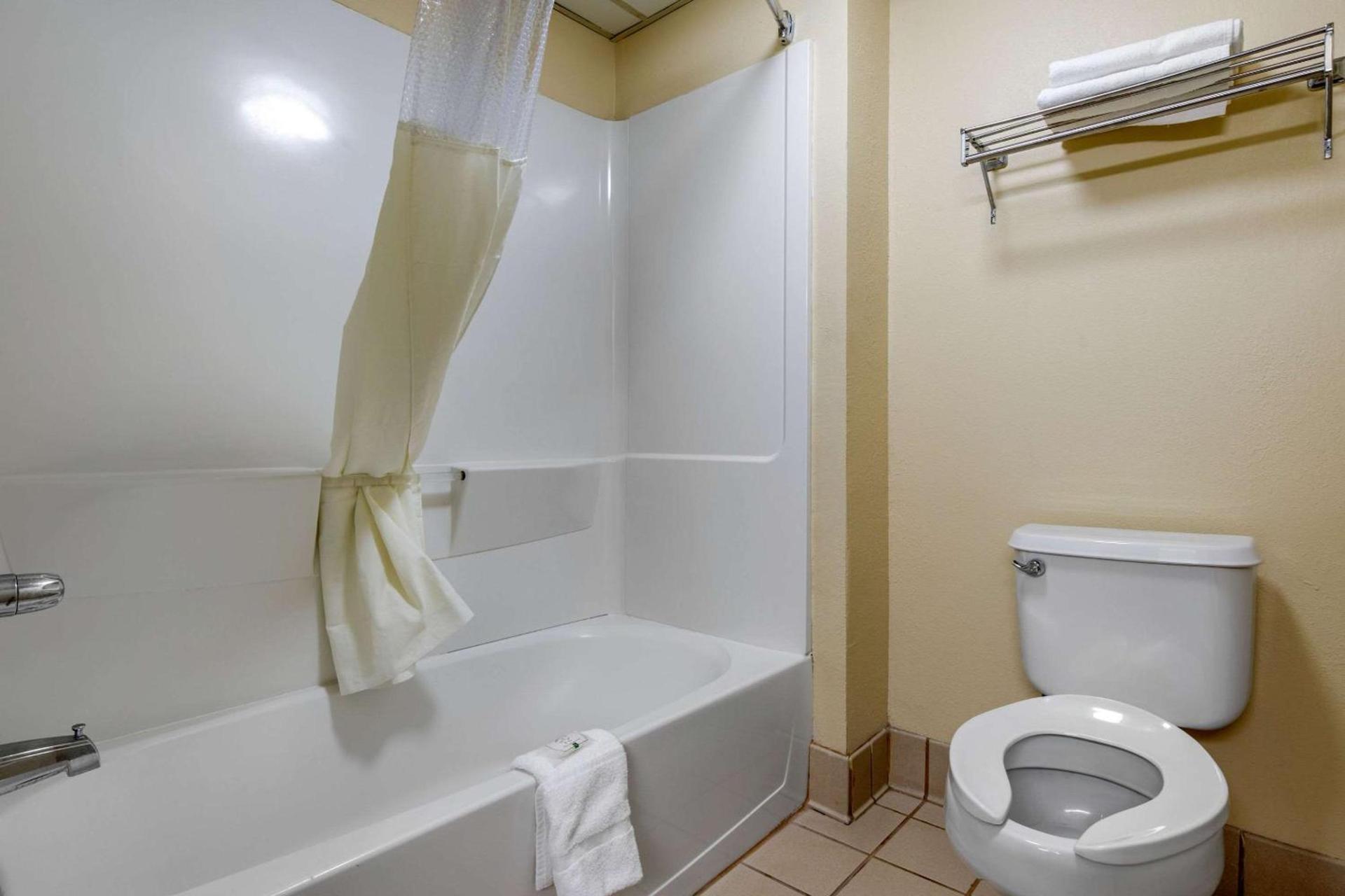 Quality Inn Kingstree North photo 13