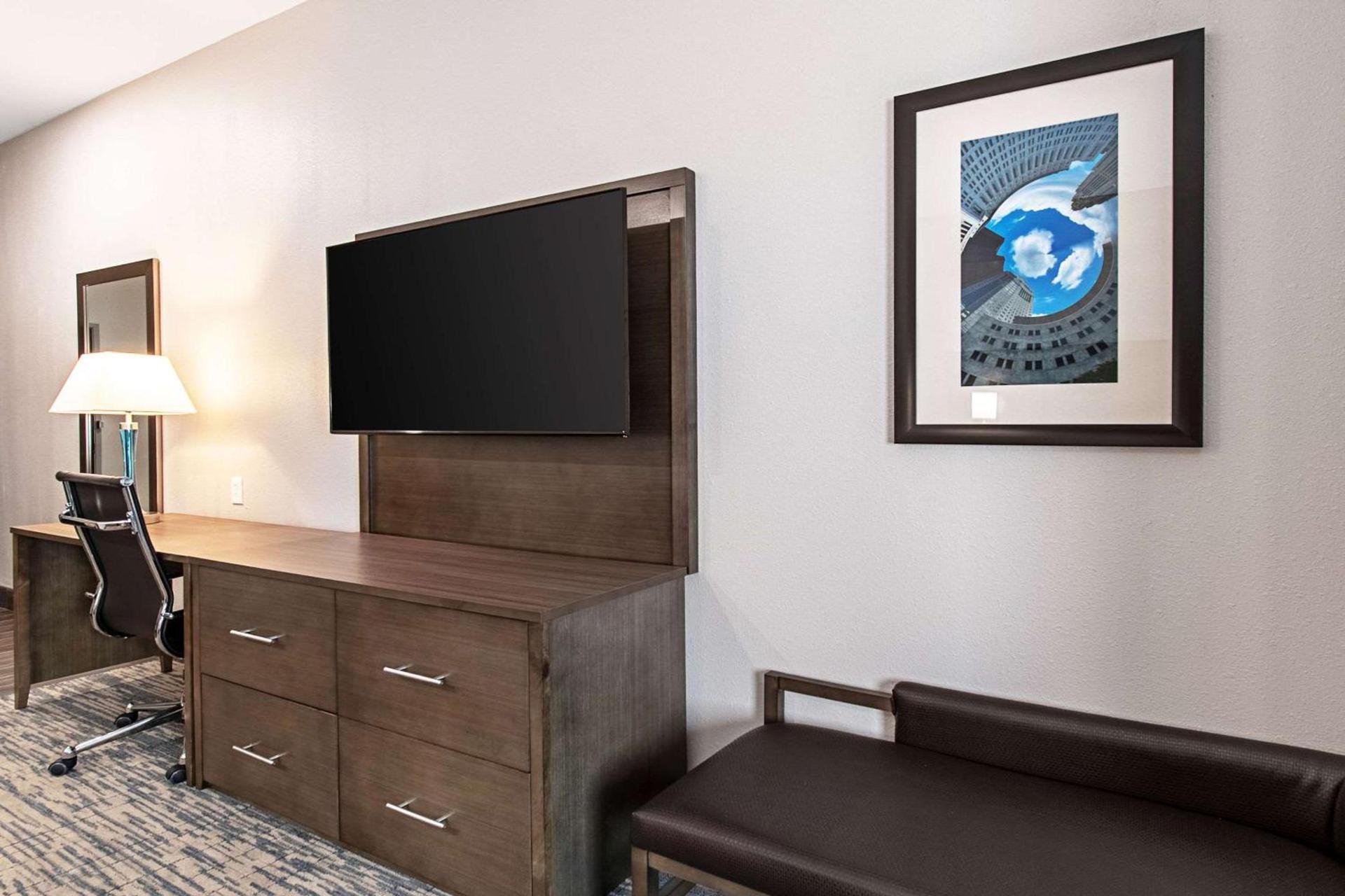 Comfort Suites Grove City - Columbus South photo 12