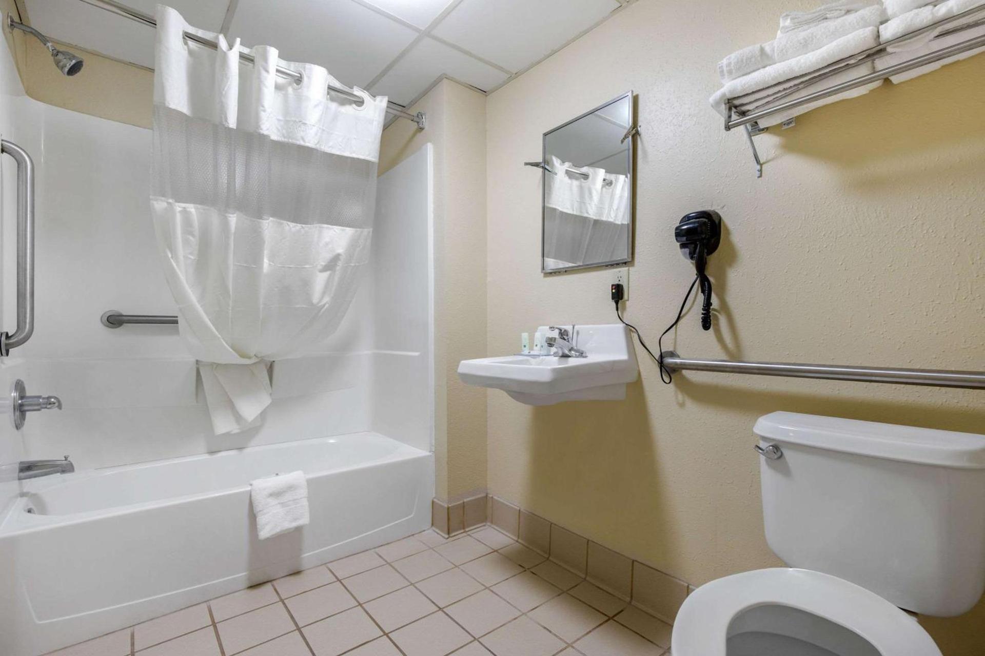 Quality Inn Kingstree North photo 14