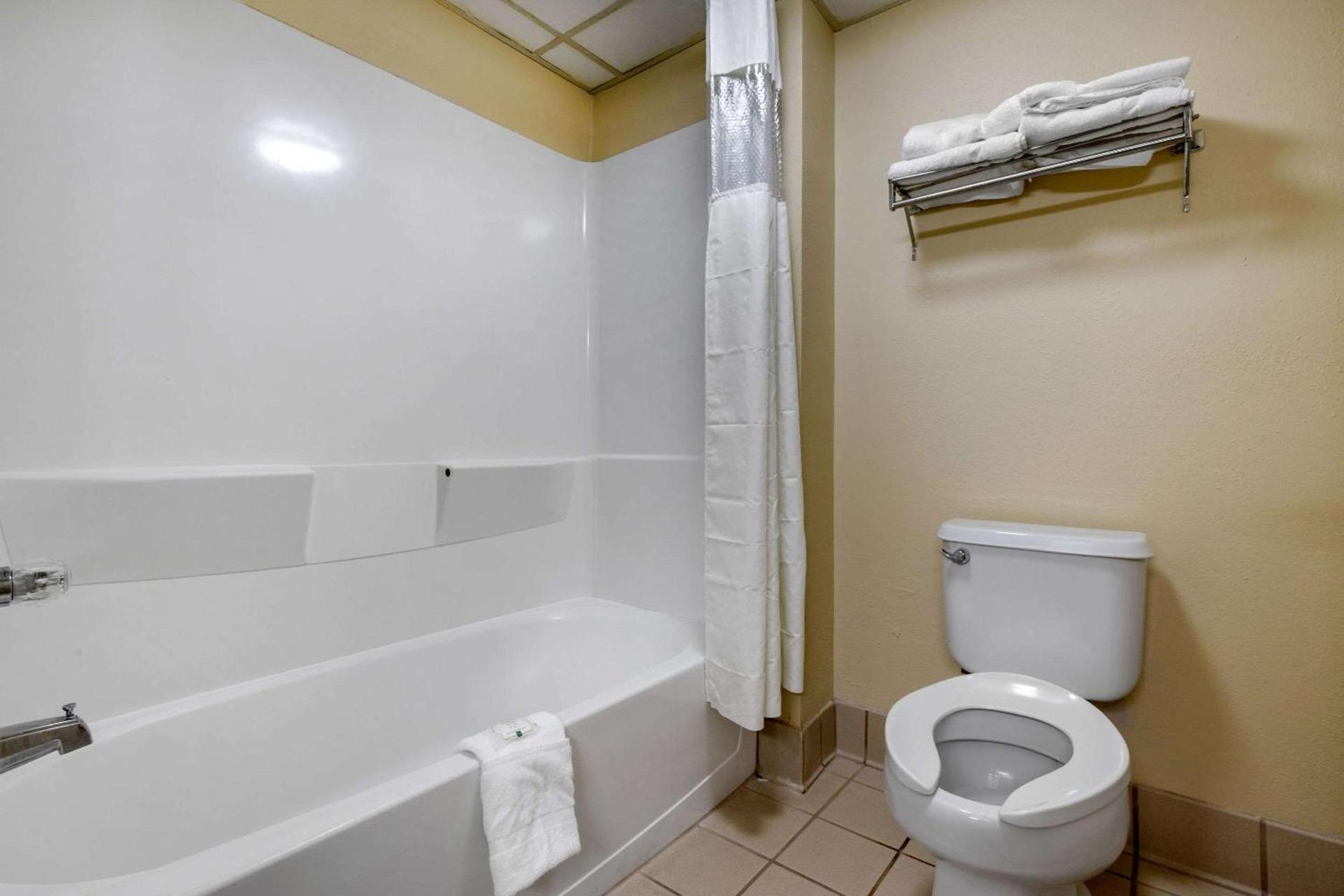 Quality Inn Kingstree North photo 10