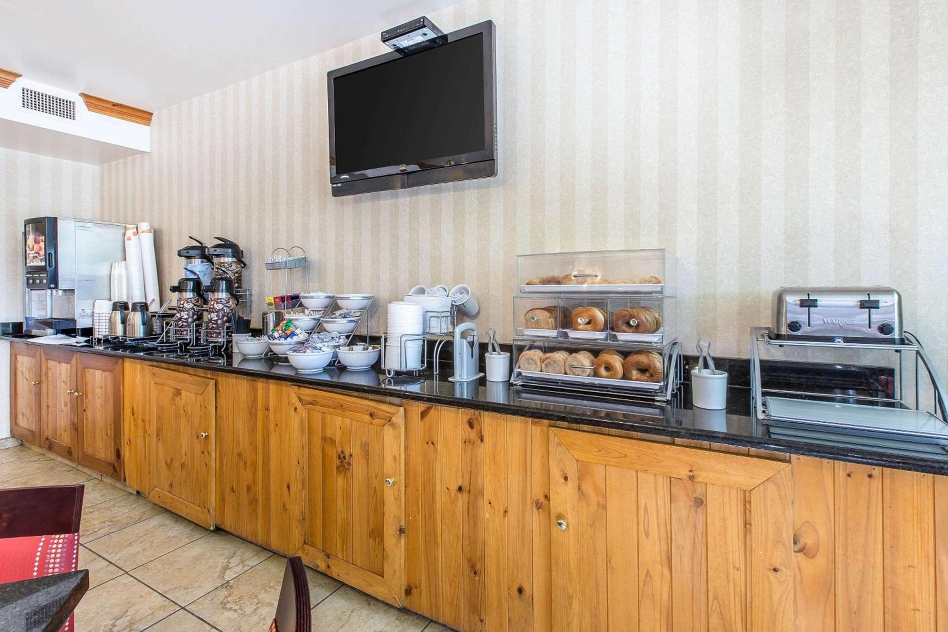 Comfort Suites Summit County photo 3