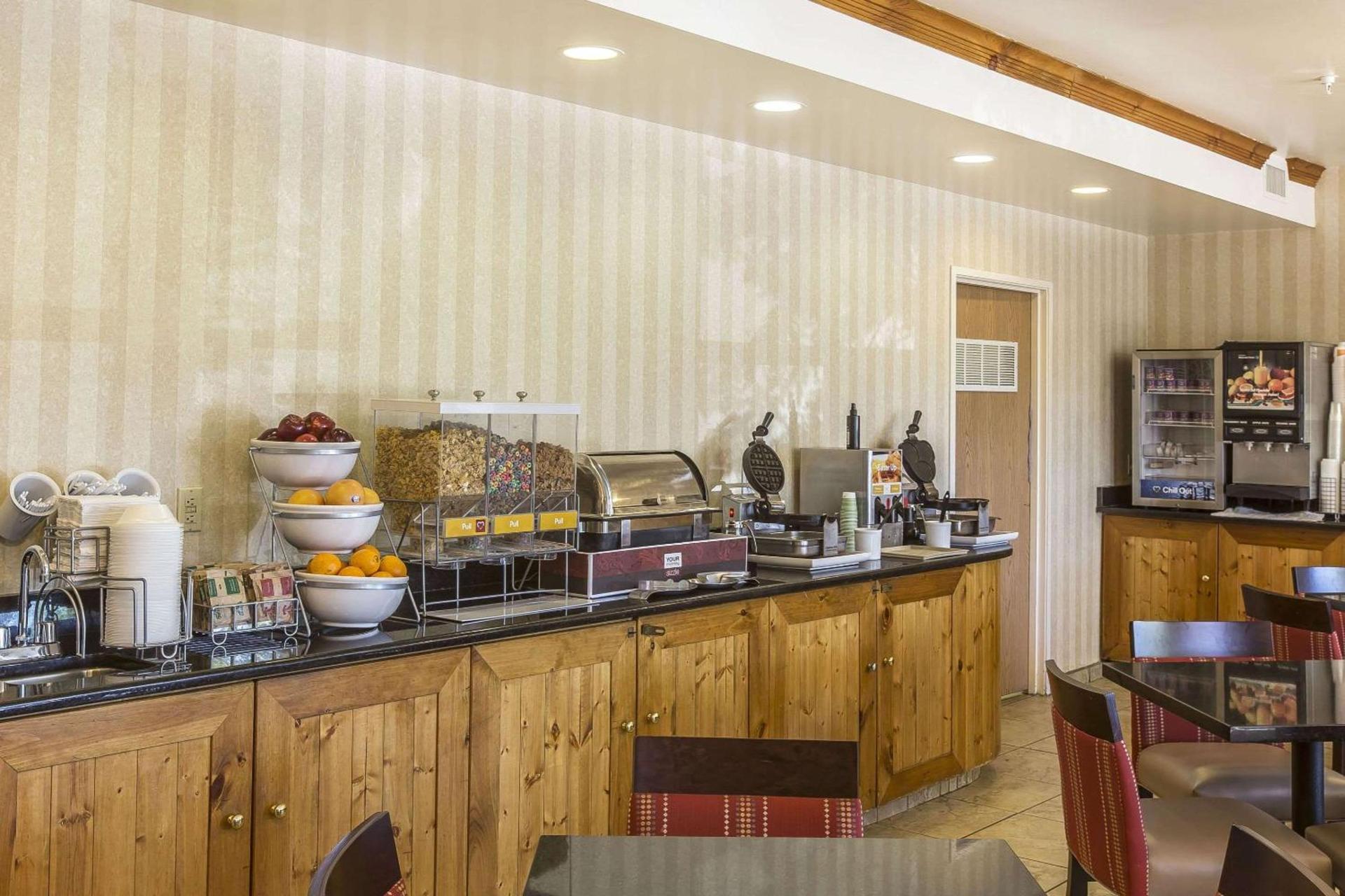 Comfort Suites Summit County photo 12