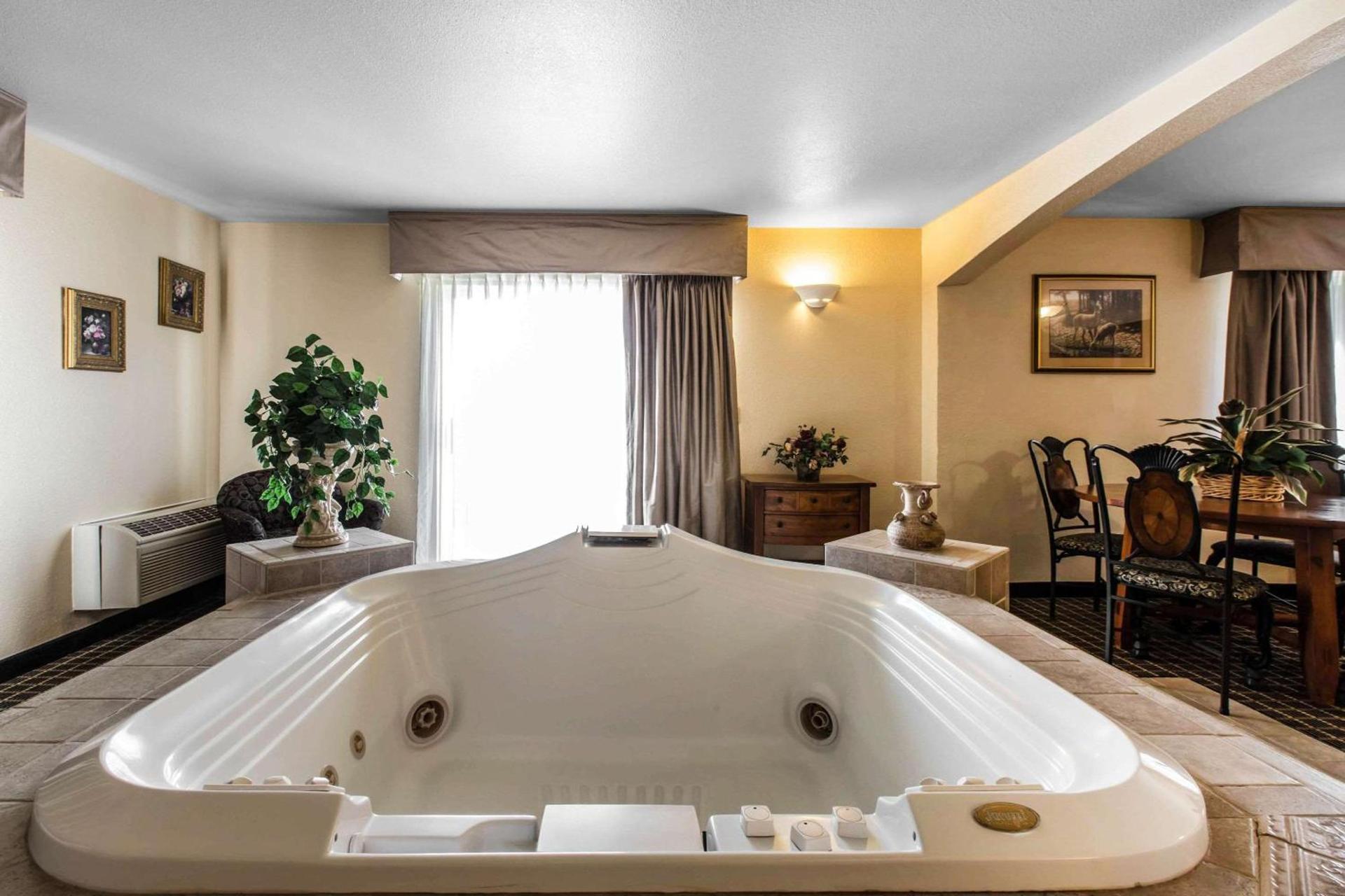 Quality Inn and Suites Silverthorne - Copper Mountain photo 33