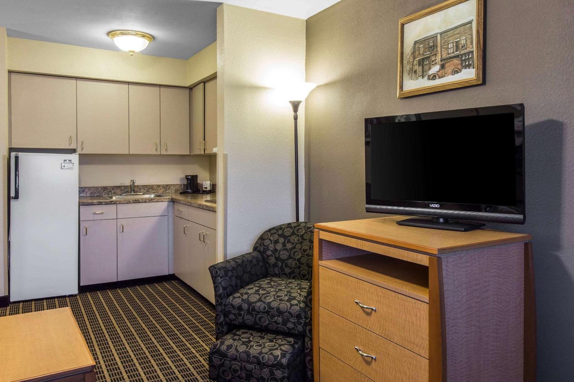 Quality Inn and Suites Silverthorne - Copper Mountain photo 32