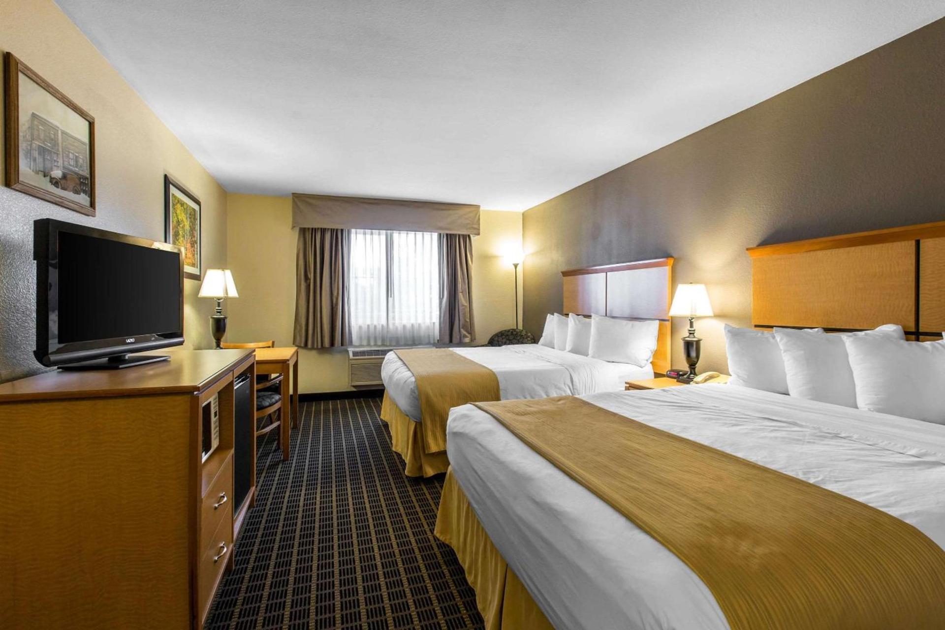 Quality Inn and Suites Silverthorne - Copper Mountain photo 31