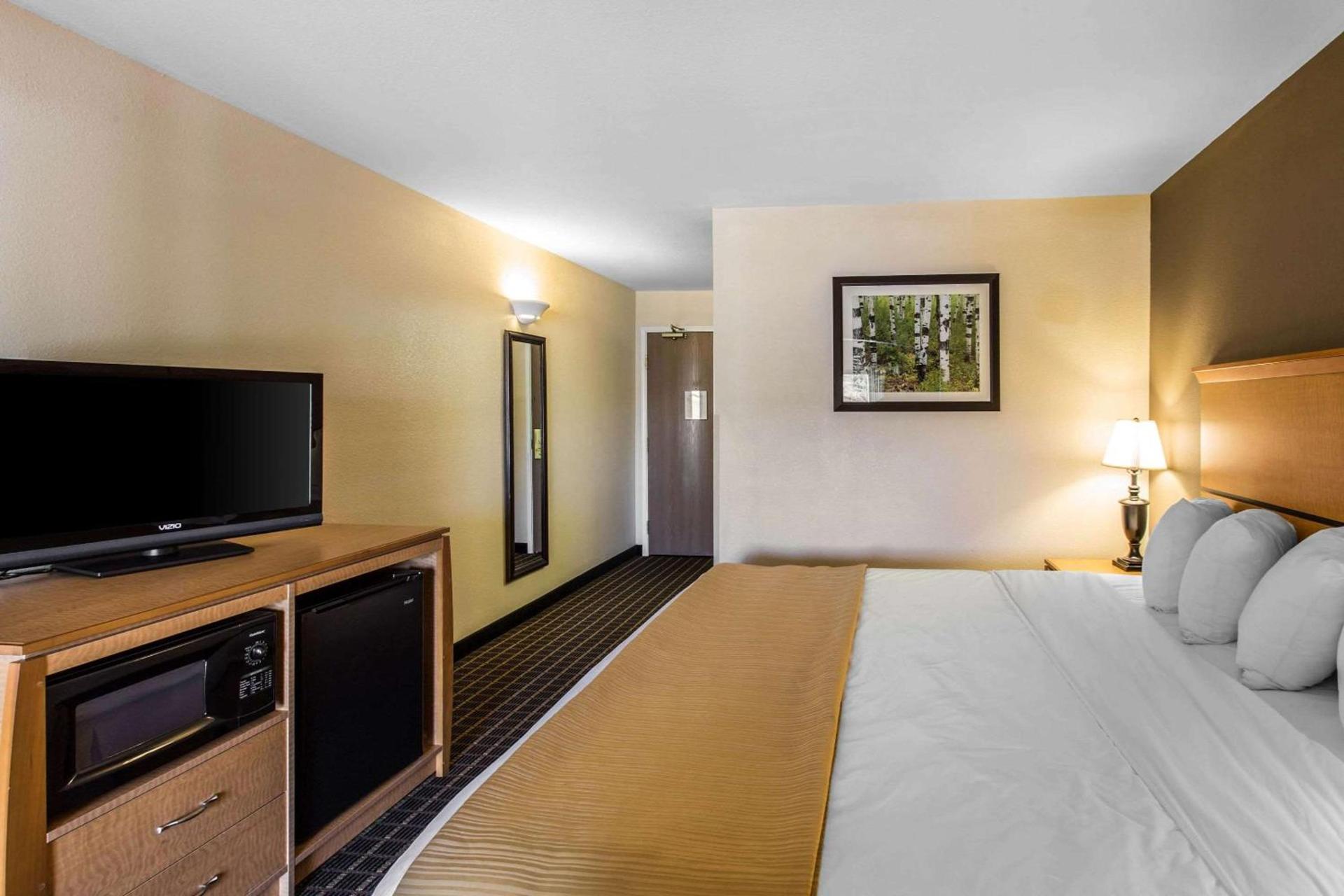 Quality Inn and Suites Silverthorne - Copper Mountain photo 30
