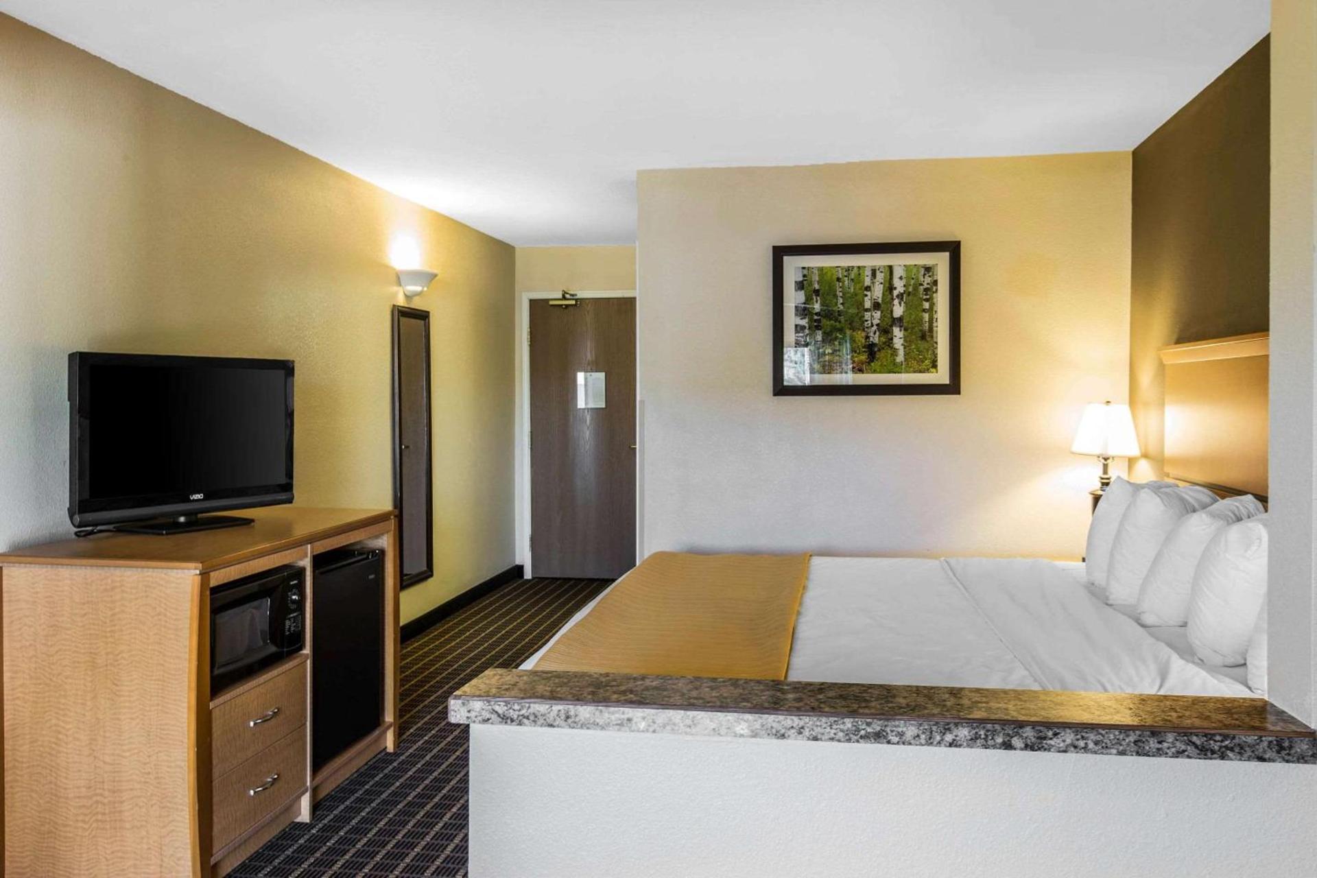Quality Inn and Suites Silverthorne - Copper Mountain photo 28