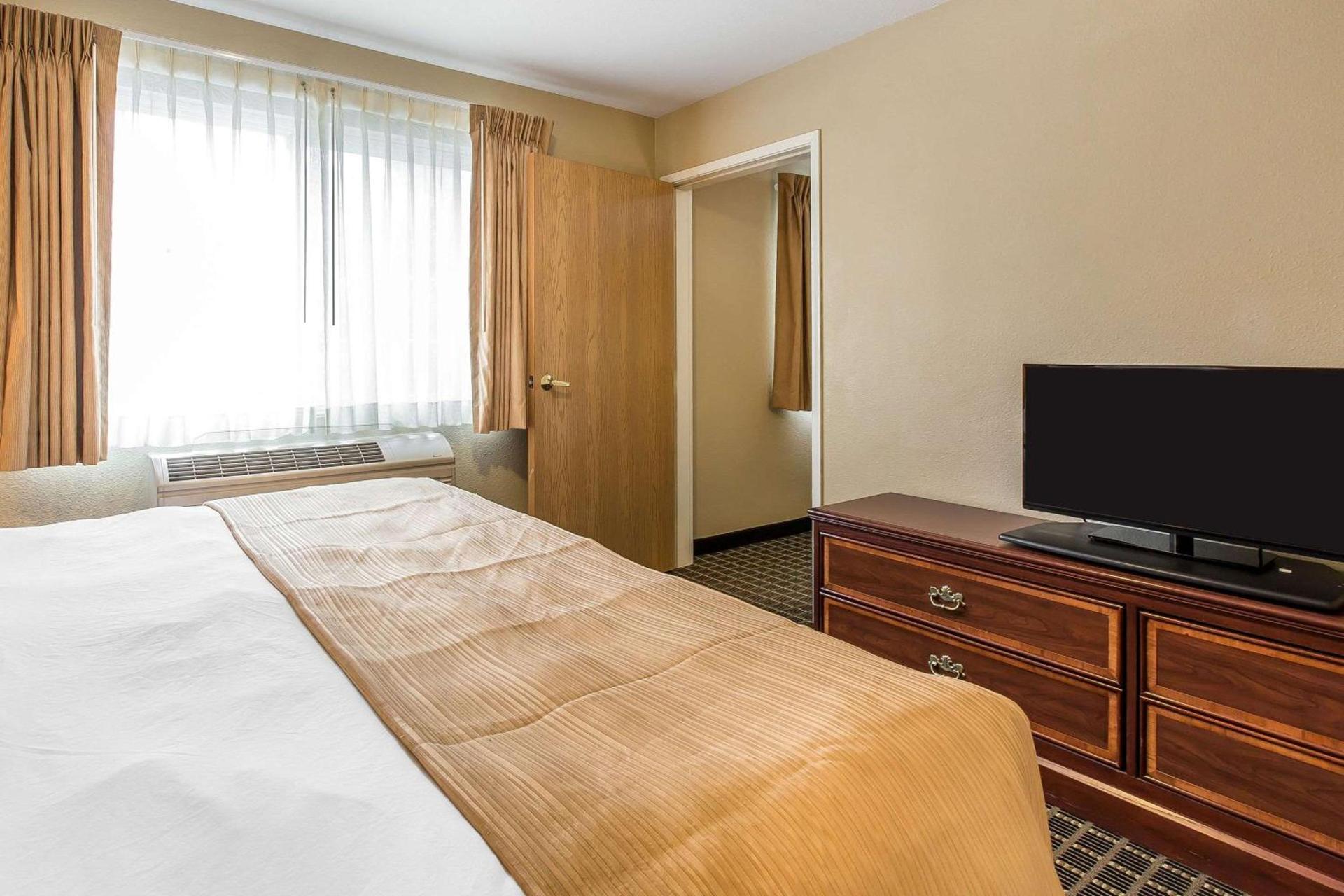 Quality Inn & Suites On The River photo 13