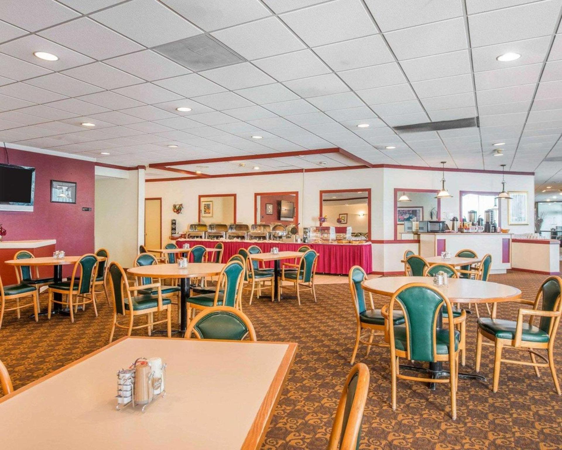 Clarion Inn and Events Center Pueblo North photo 14