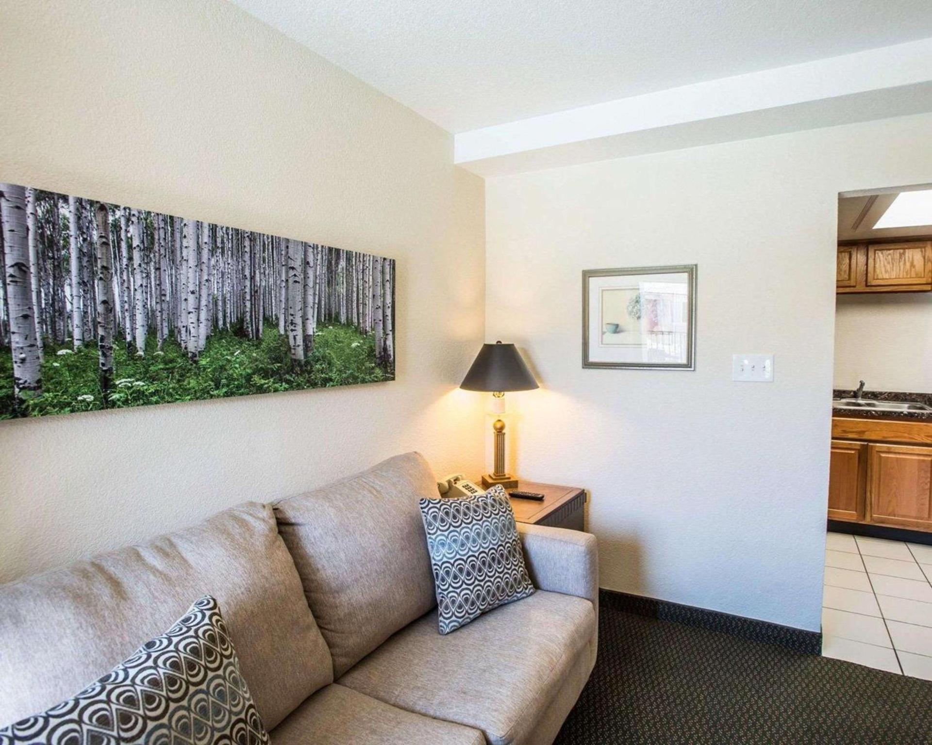 Rodeway Inn Greeley photo 9