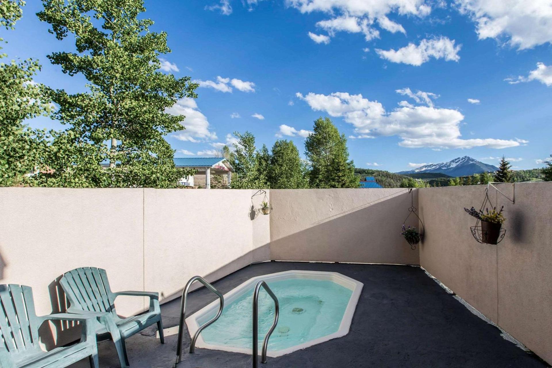 Quality Inn and Suites Silverthorne - Copper Mountain photo 16