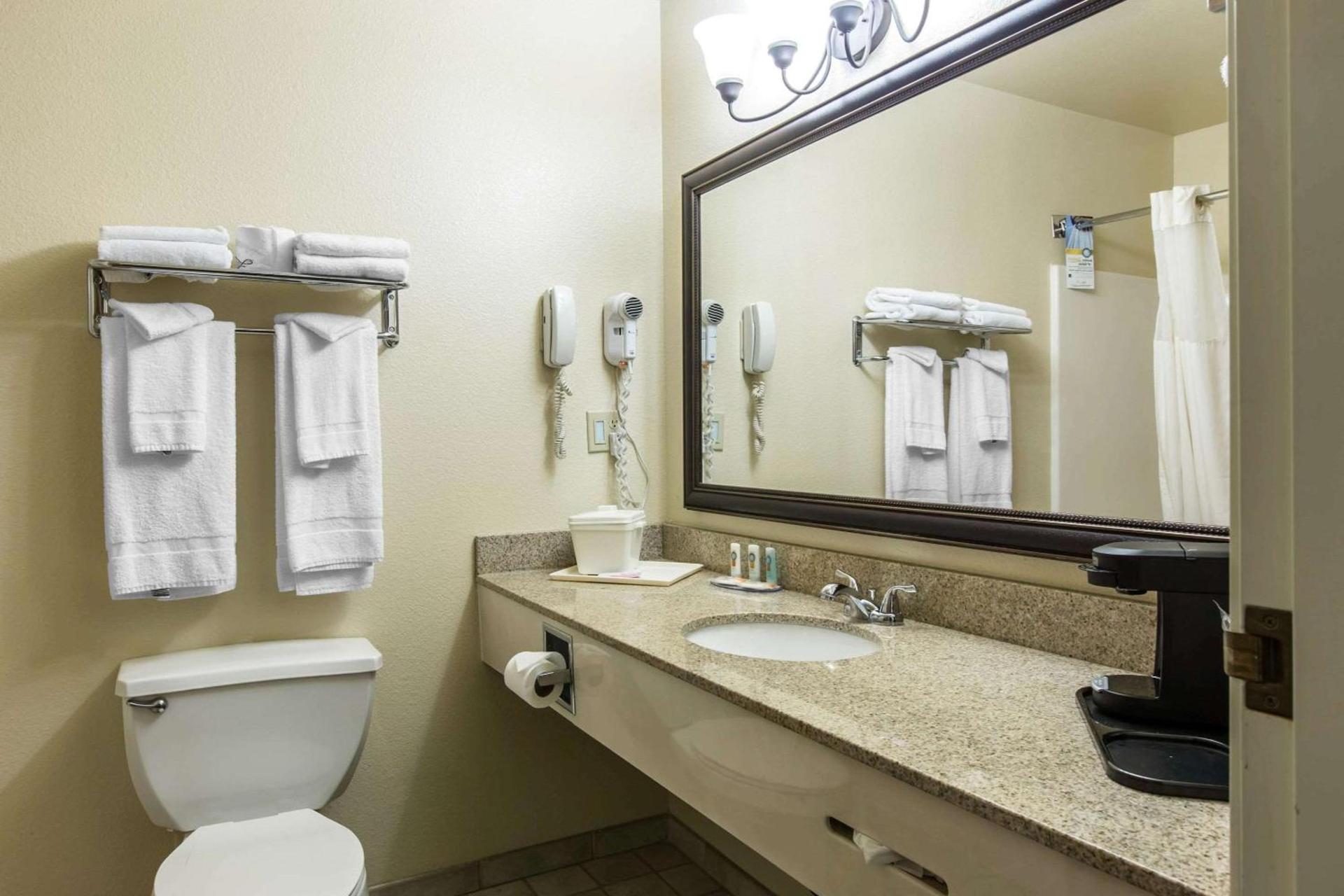 Quality Inn and Suites Silverthorne - Copper Mountain photo 15