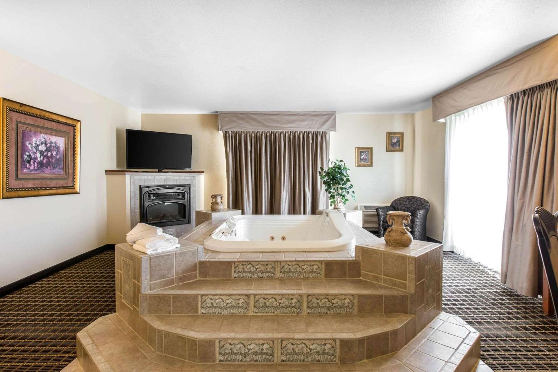 Quality Inn and Suites Silverthorne - Copper Mountain photo 14