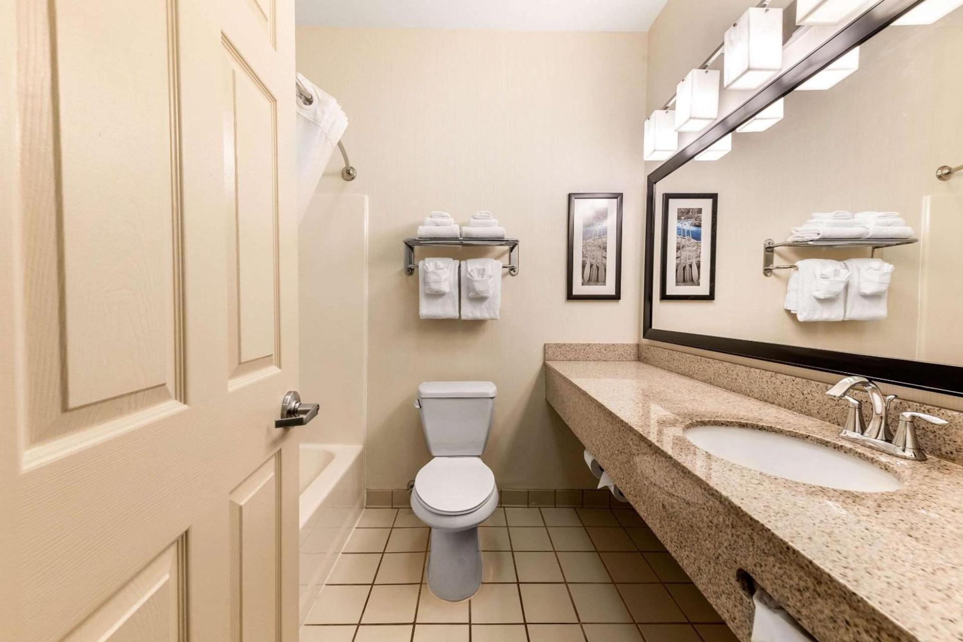 Quality Inn & Suites University Fort Collins photo 9