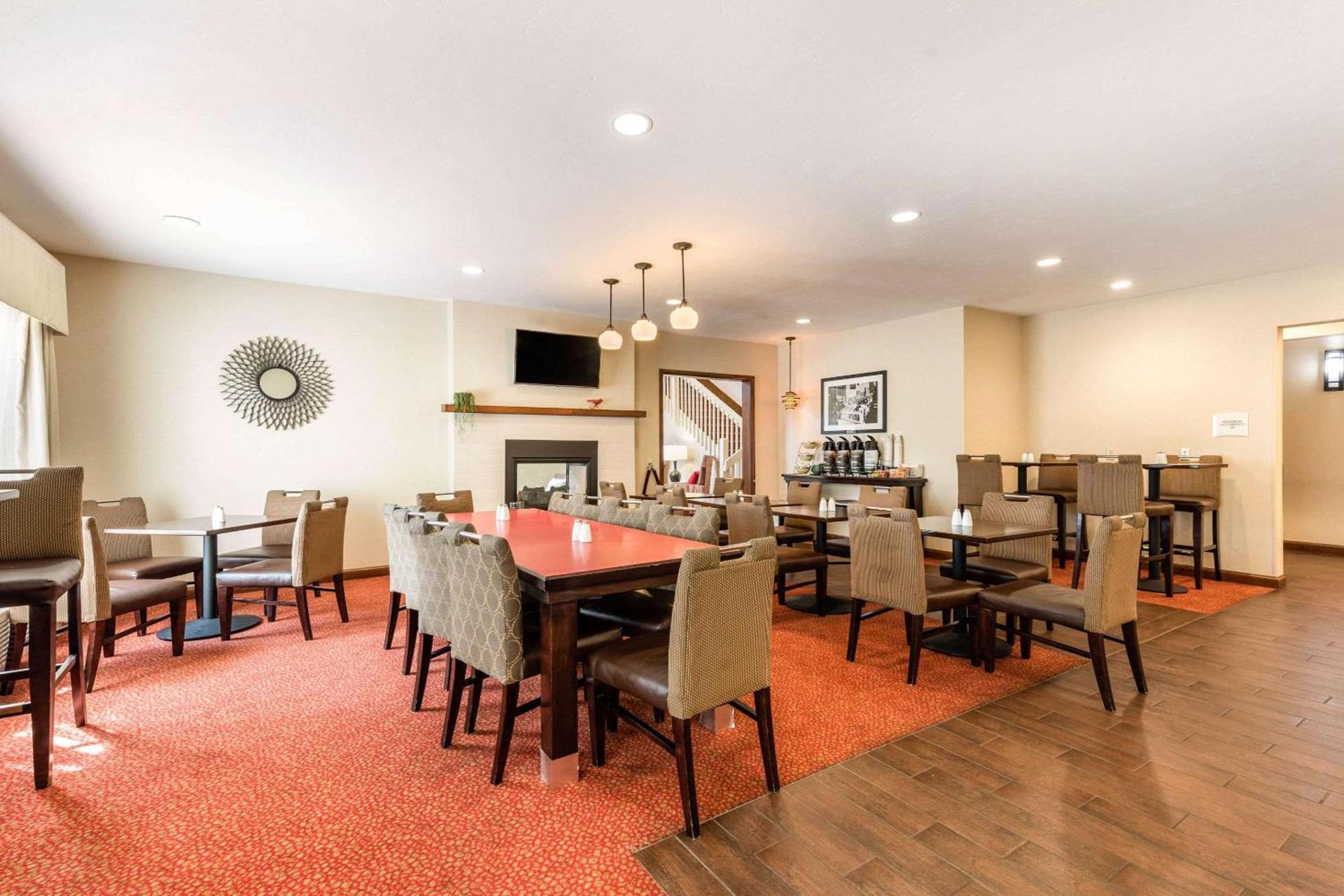 Quality Inn & Suites University Fort Collins photo 38