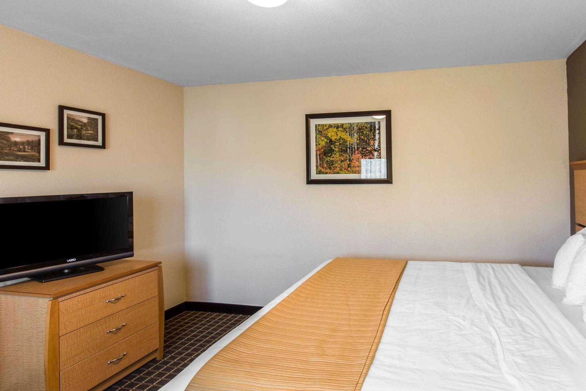 Quality Inn and Suites Silverthorne - Copper Mountain photo 11