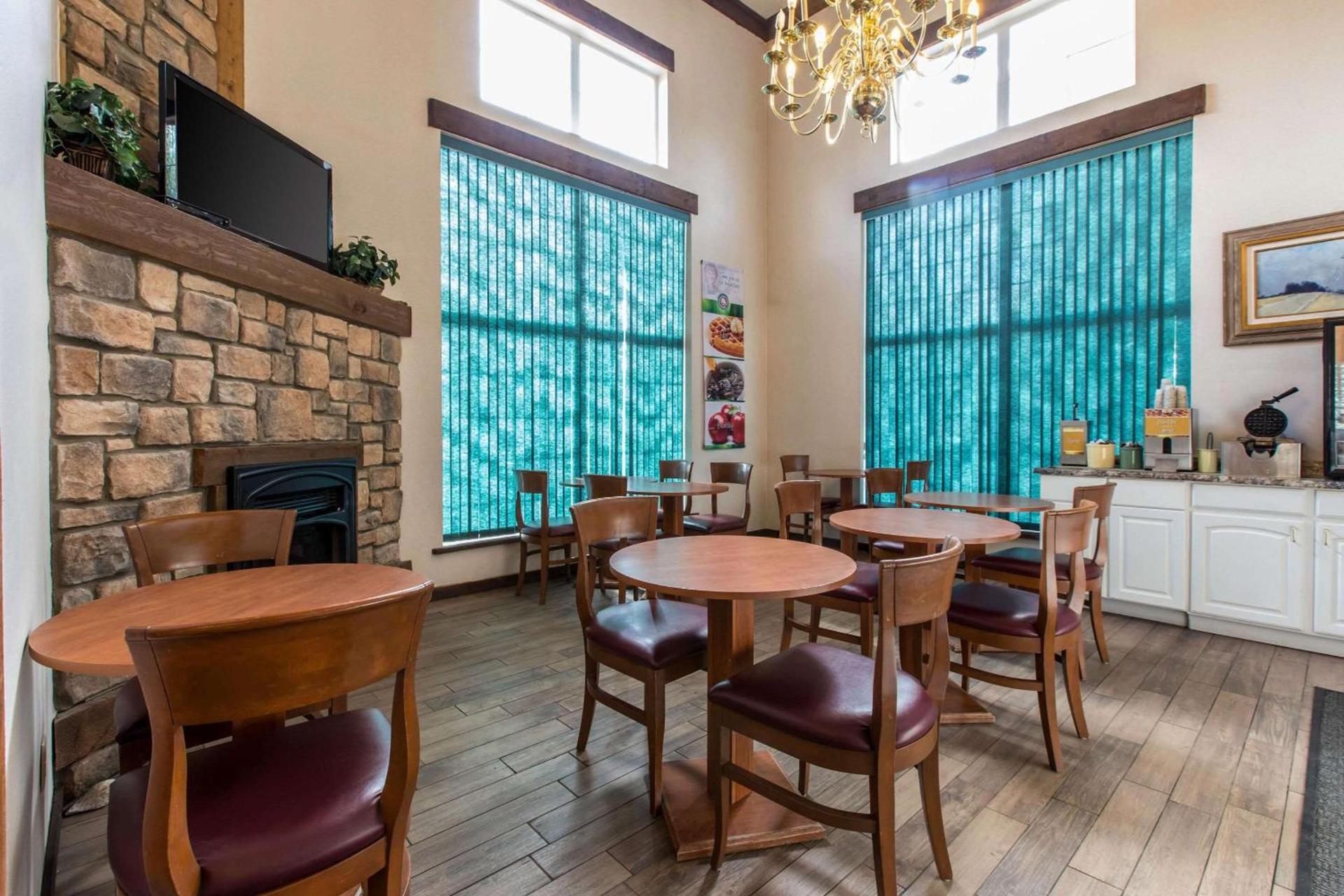 Quality Inn and Suites Silverthorne - Copper Mountain photo 9