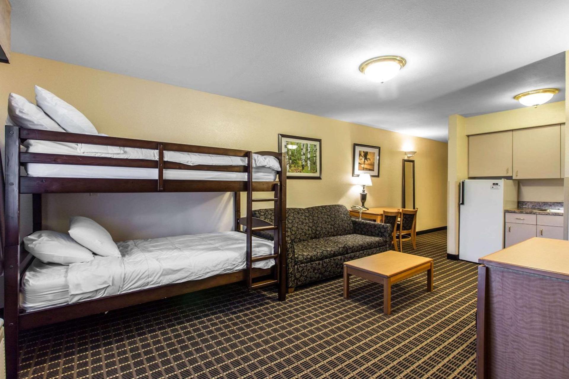 Quality Inn and Suites Silverthorne - Copper Mountain photo 8