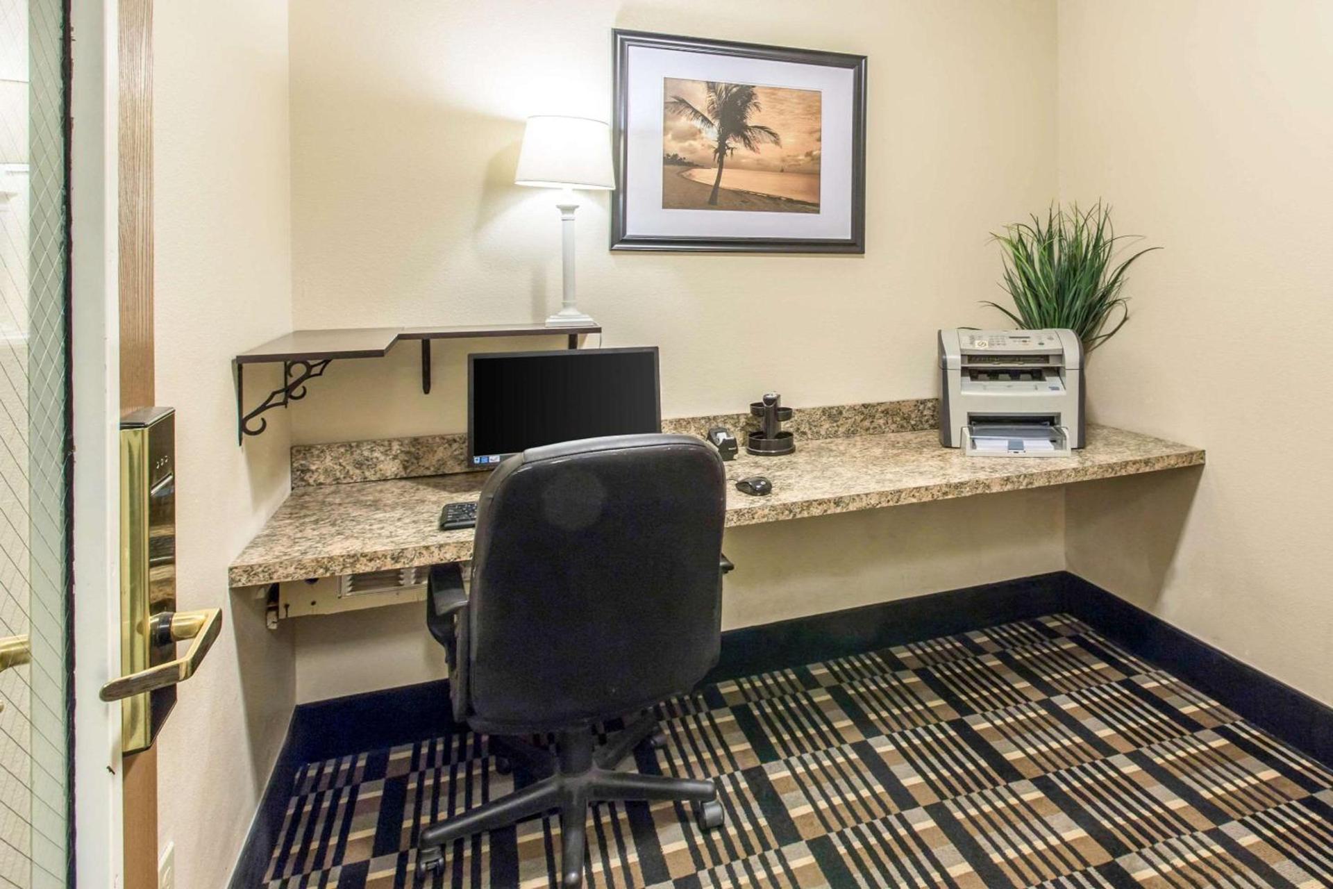 Quality Inn and Suites Silverthorne - Copper Mountain photo 7