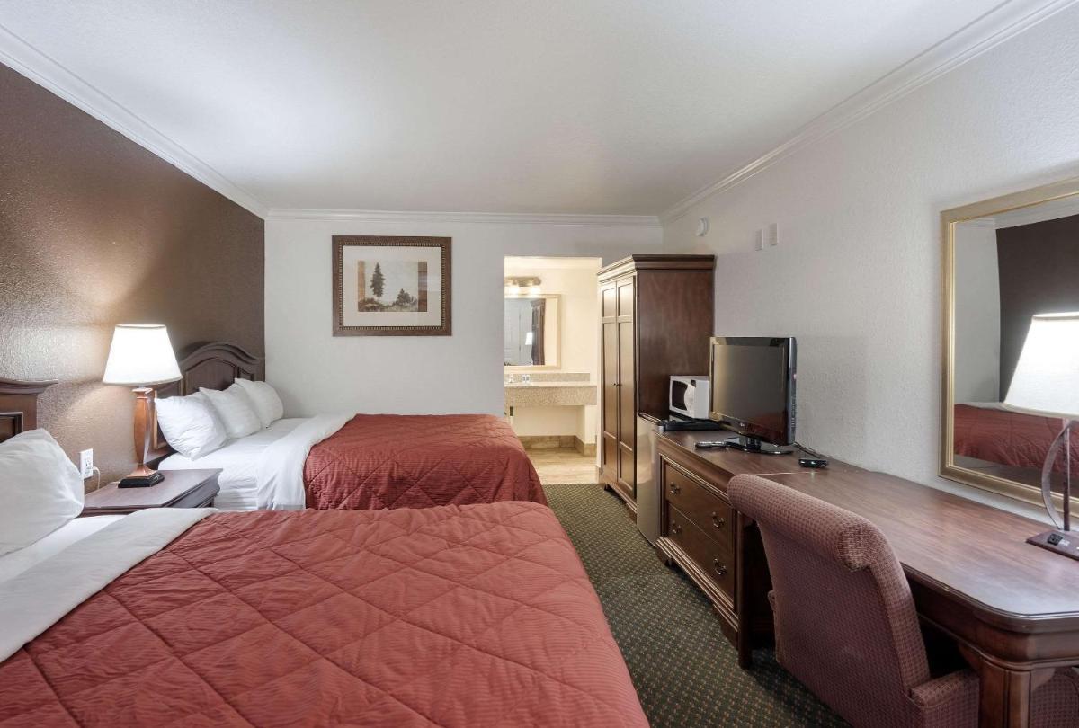 1st Interstate Inn photo 19