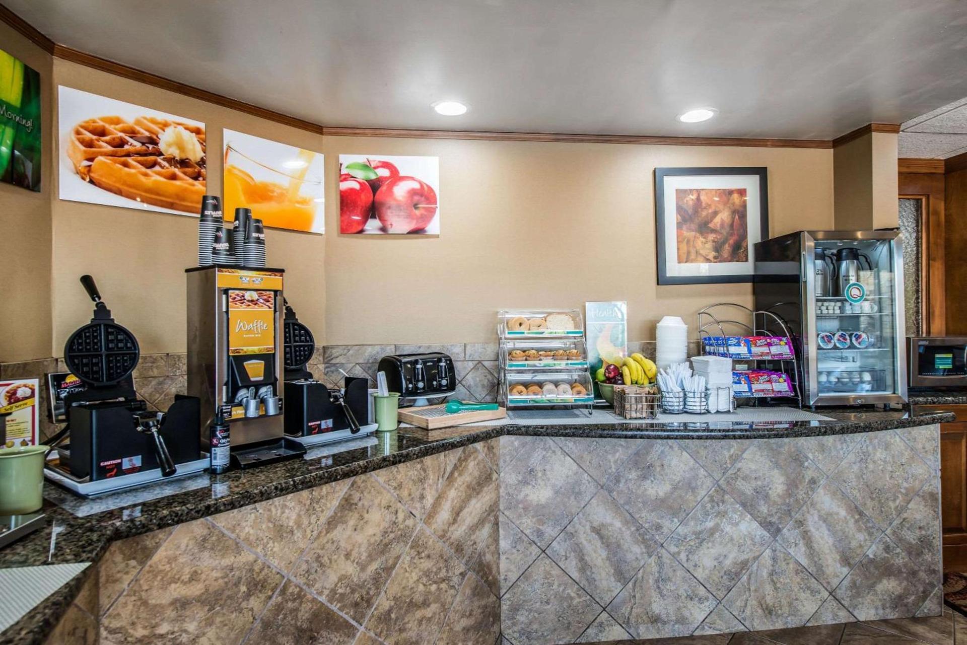 Quality Inn Colorado Springs South photo 10