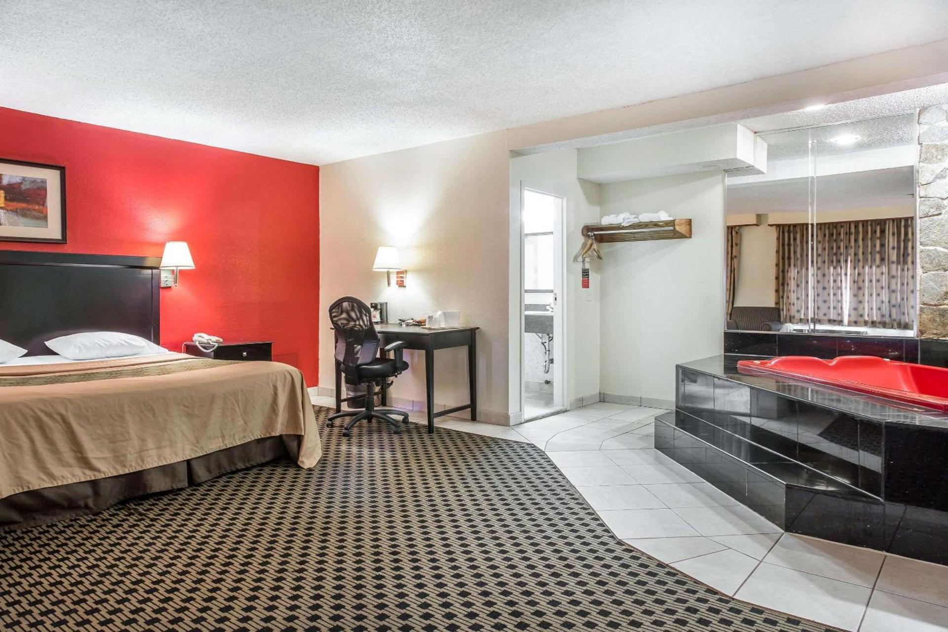 Econo Lodge photo 4