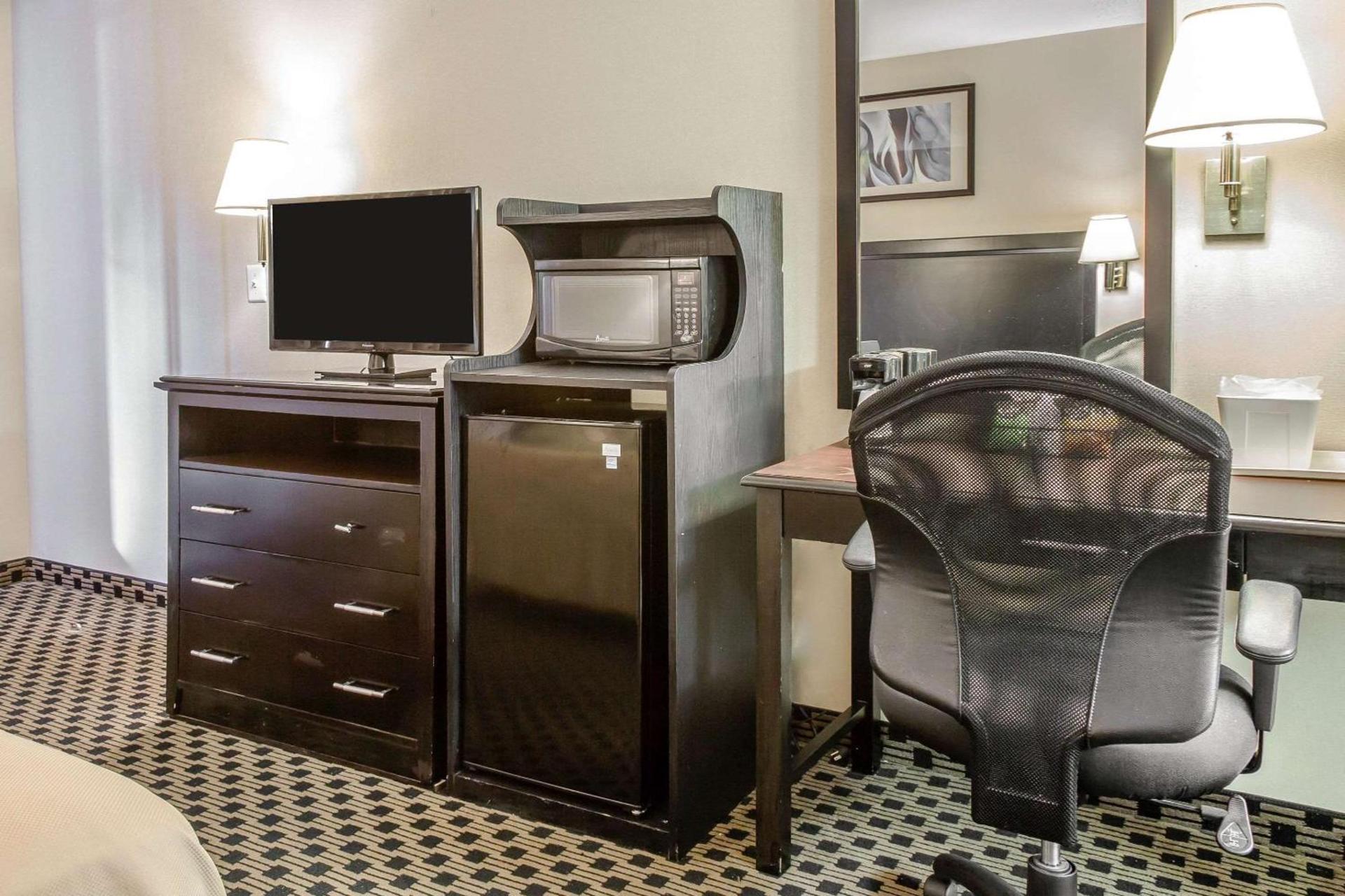 Econo Lodge photo 13