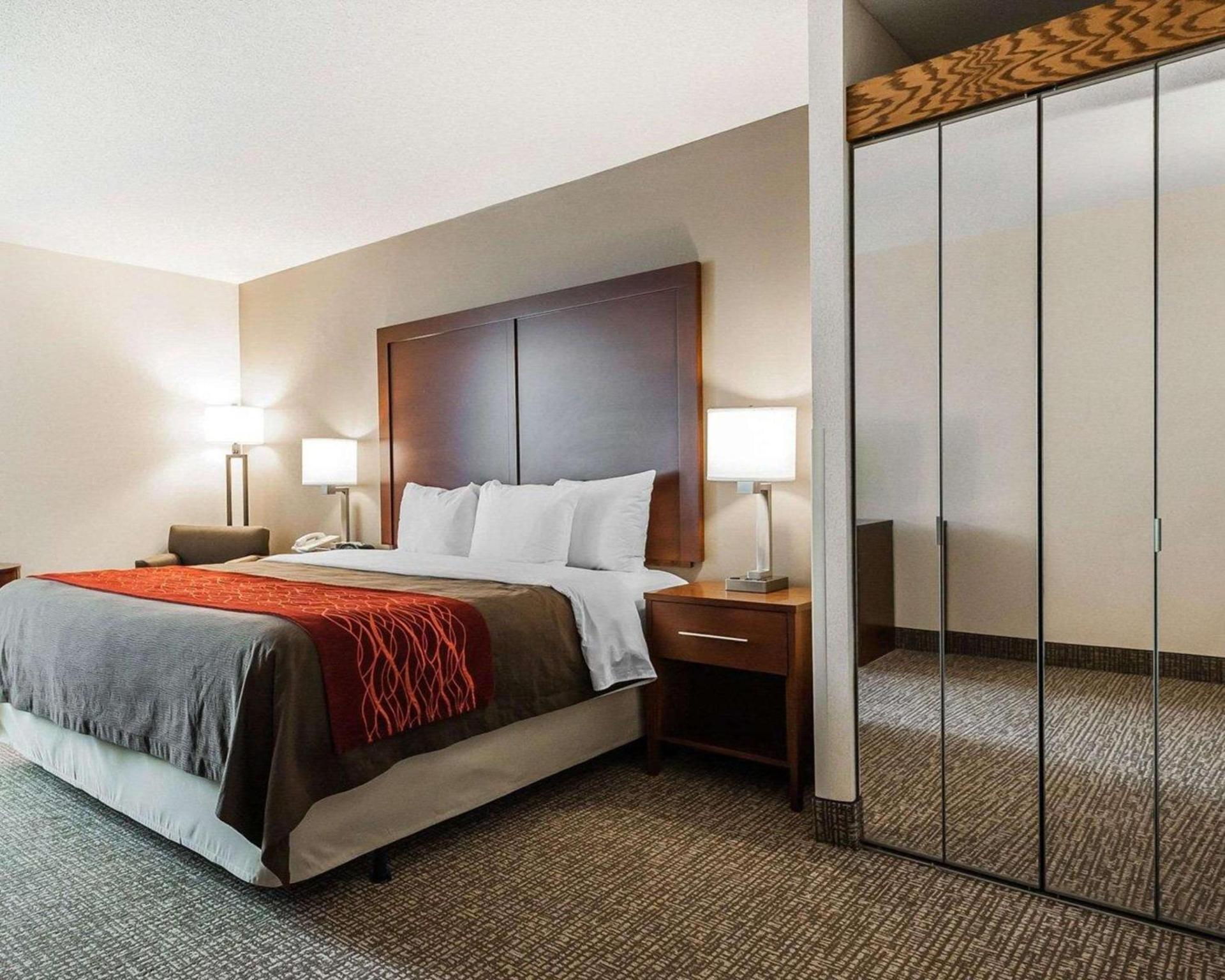 Spark by Hilton Denver East I 70 photo 15