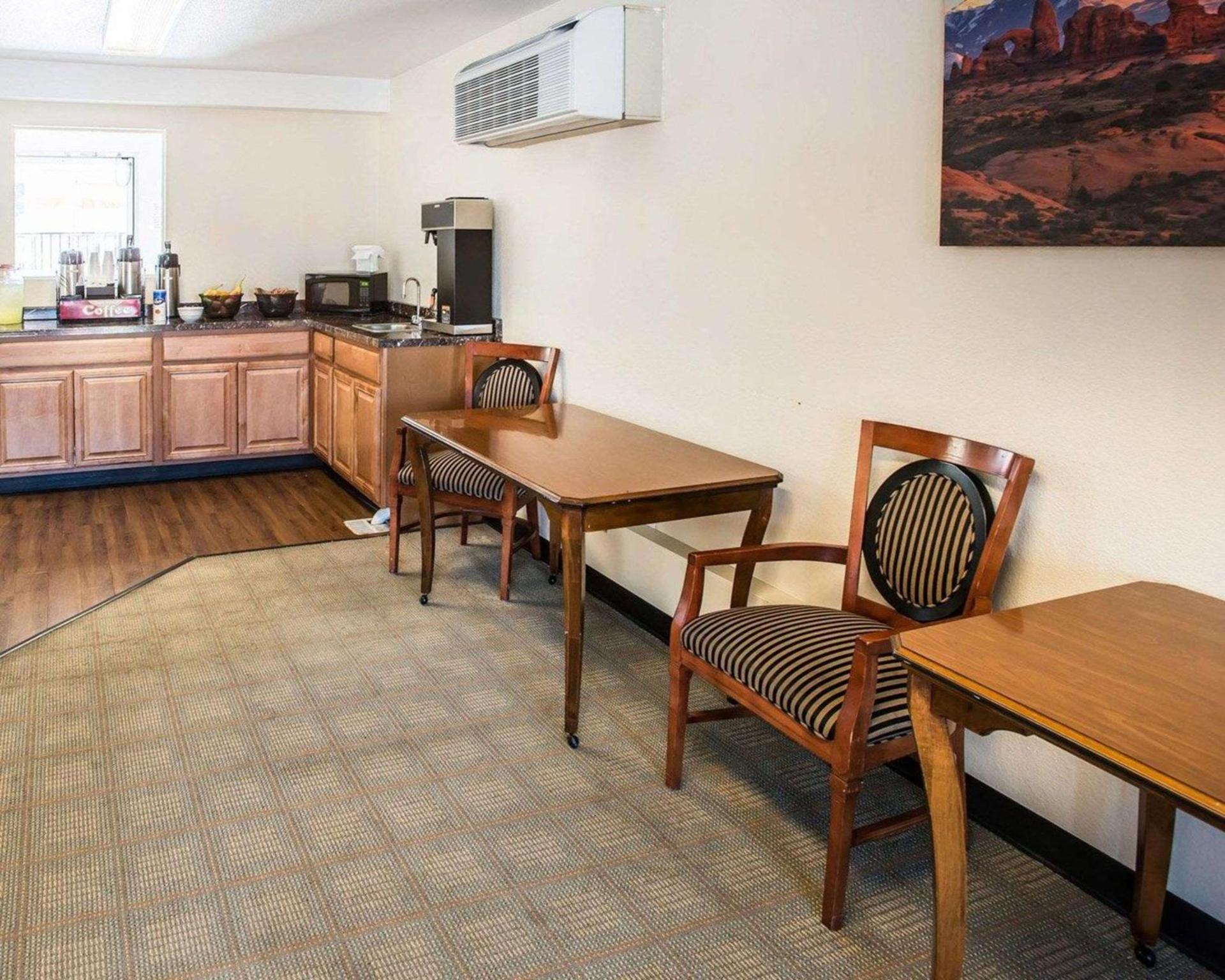 Rodeway Inn Greeley photo 18