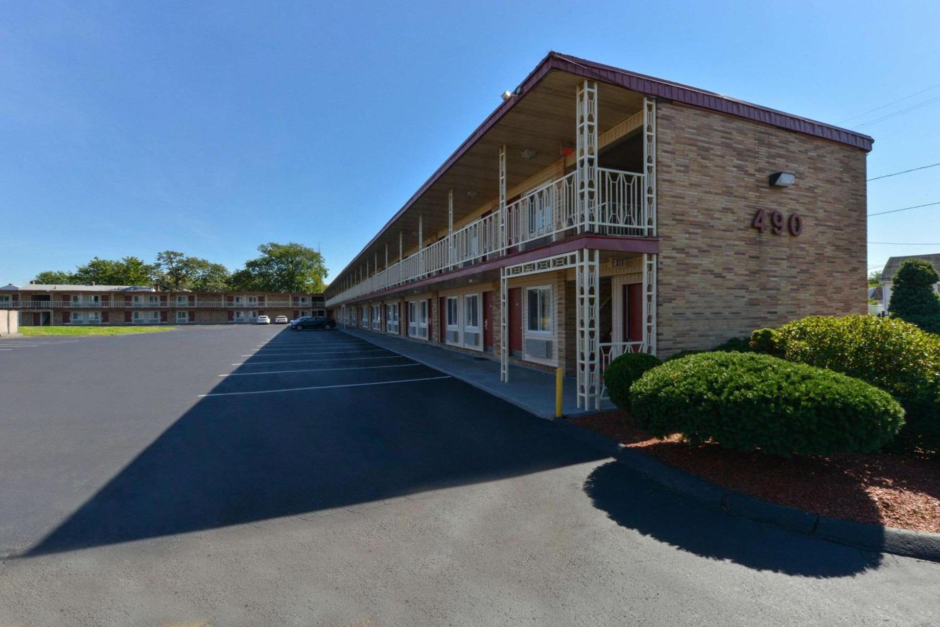 Economy Inn photo 3