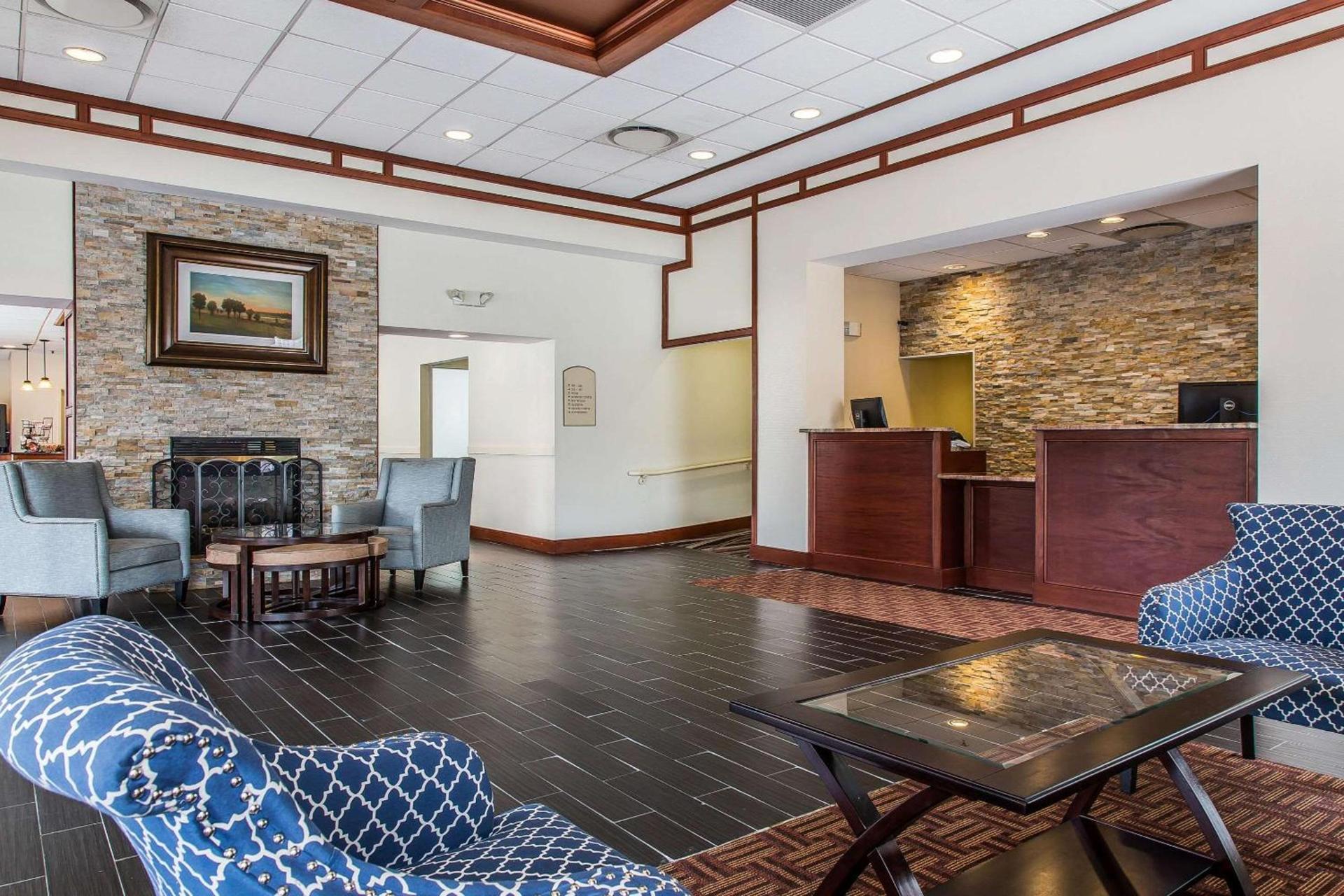 Clarion Hotel & Suites Hamden-New Haven photo 6