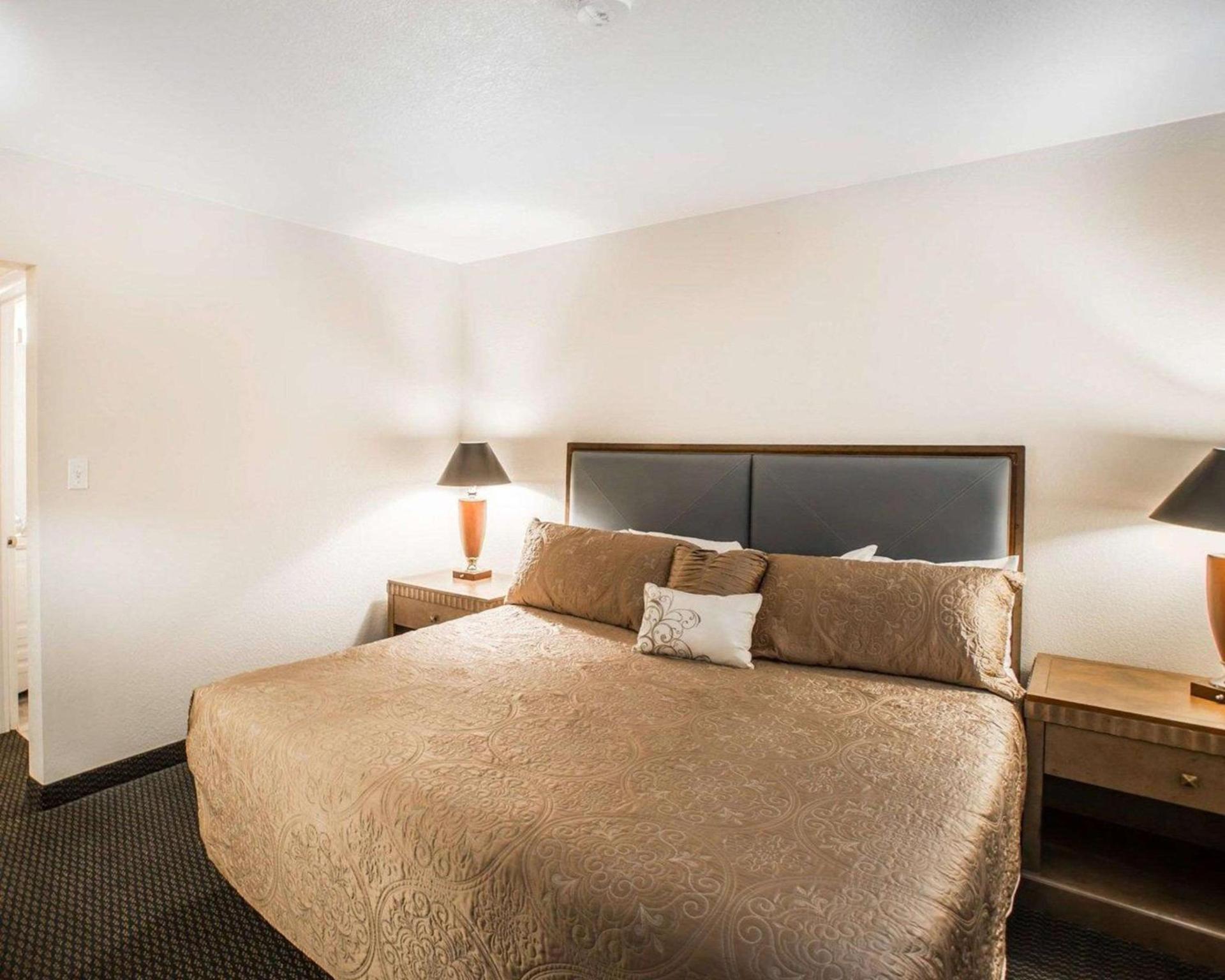 Rodeway Inn Greeley photo 12