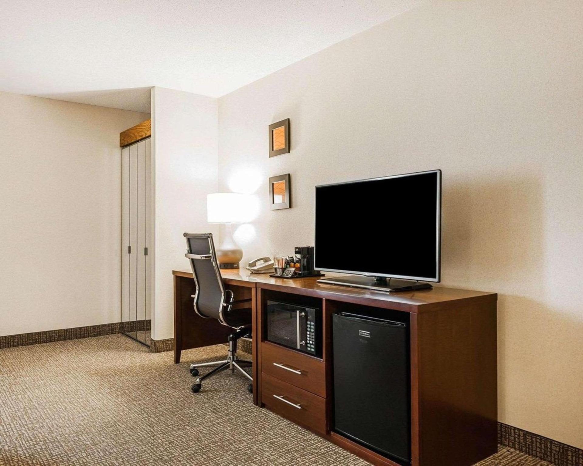 Spark by Hilton Denver East I 70 photo 7