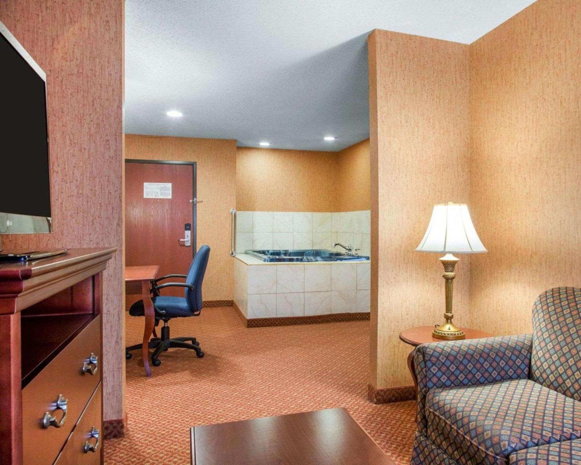Quality Inn & Suites photo 9