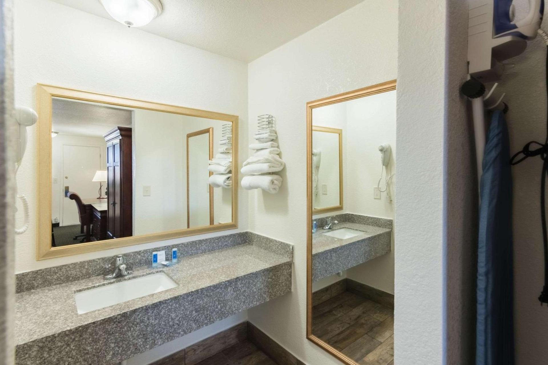 1st Interstate Inn Montrose photo 22