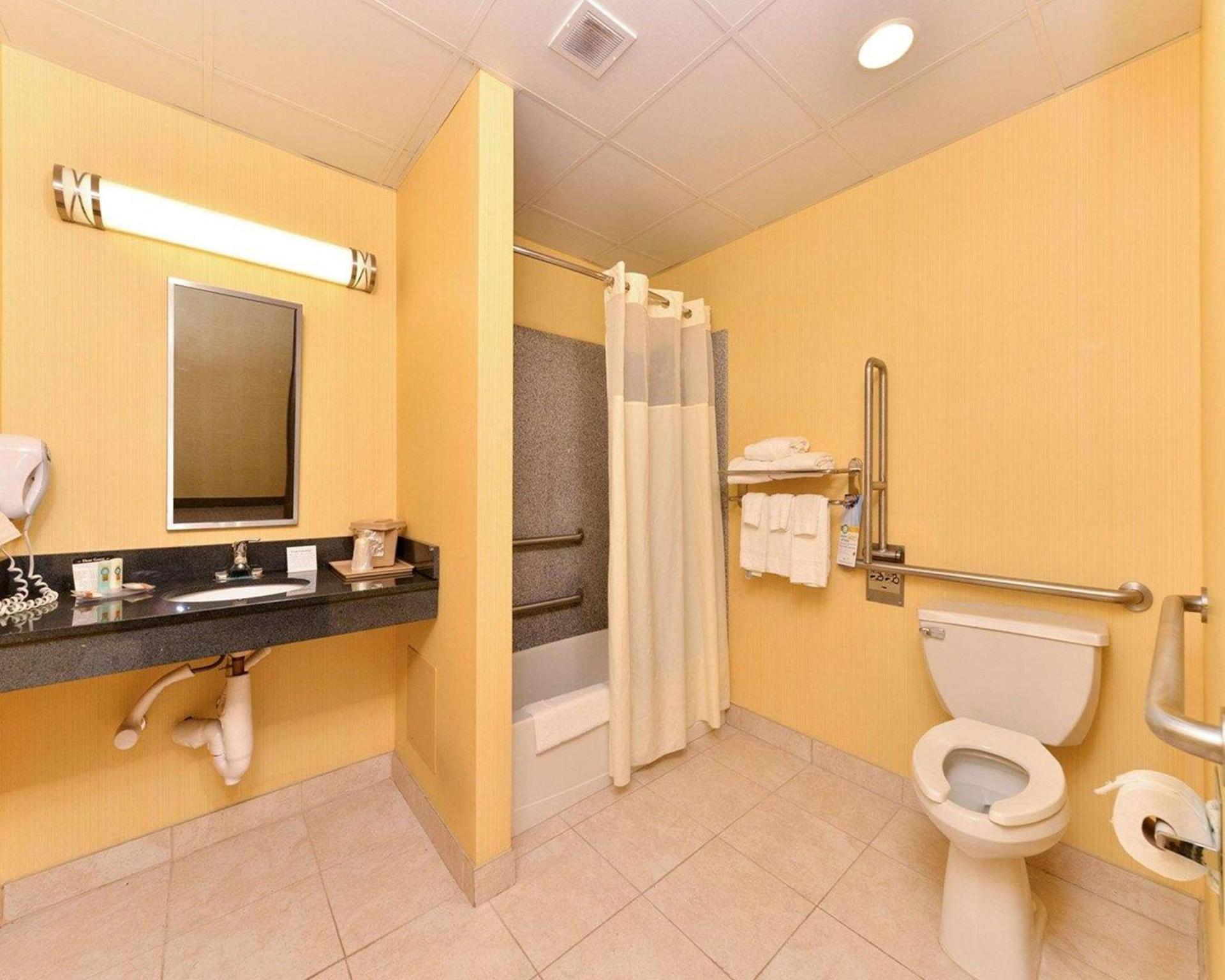 Quality Suites Stratford photo 16