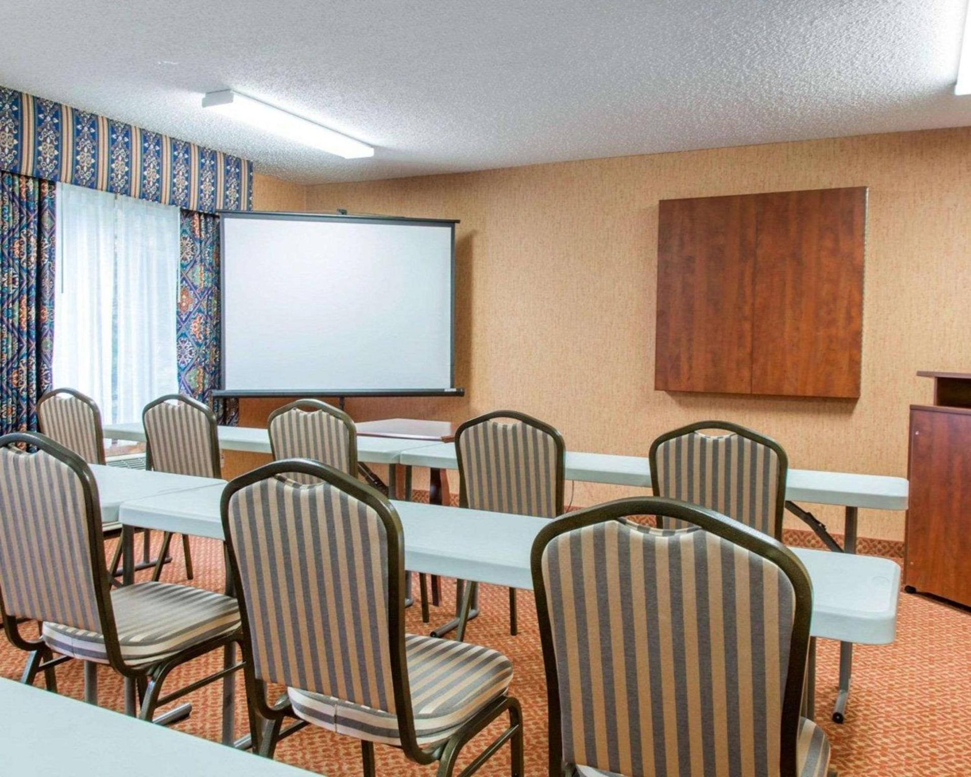 Quality Inn & Suites photo 14
