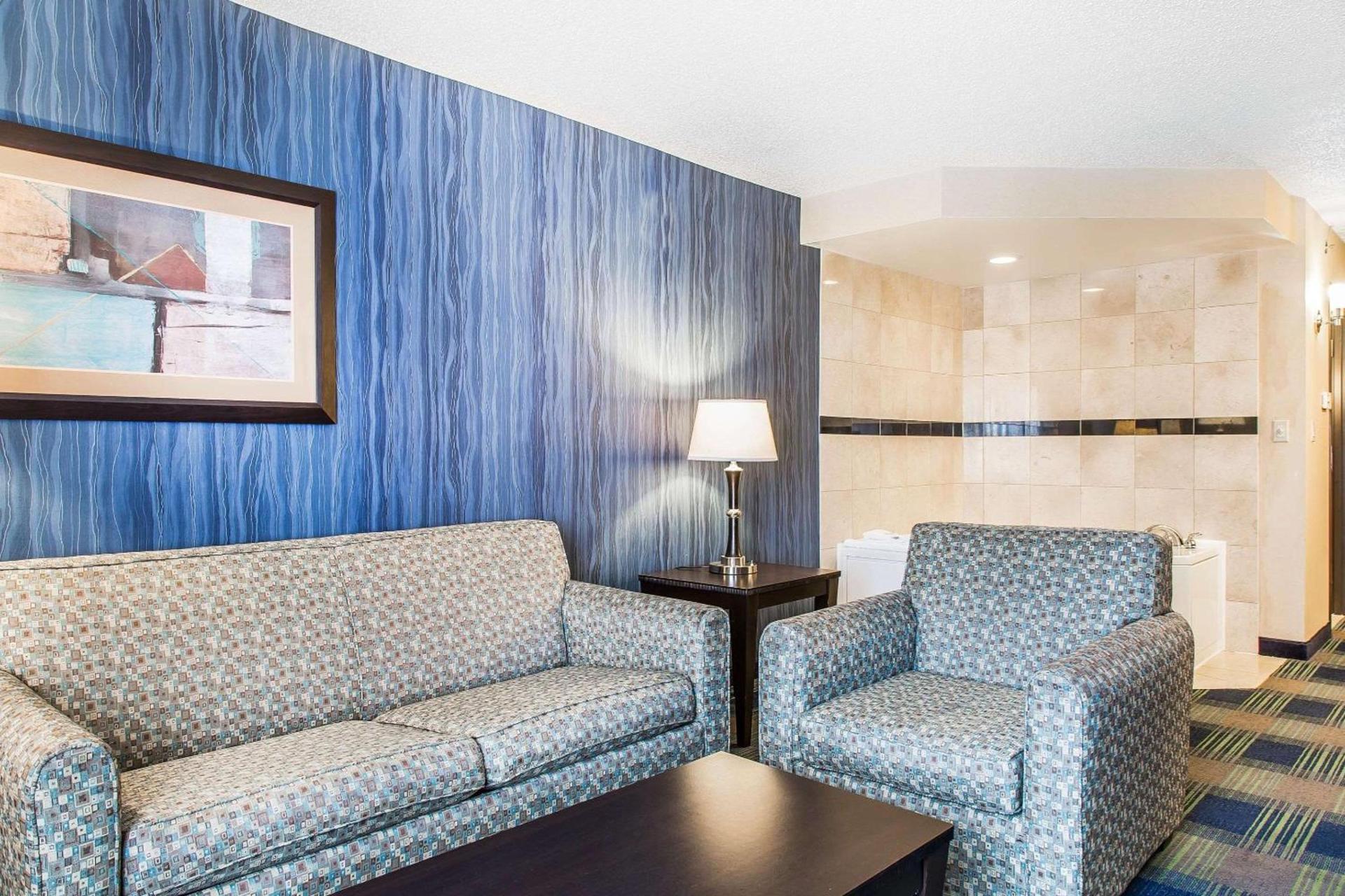Comfort Inn & Suites Meriden East photo 18