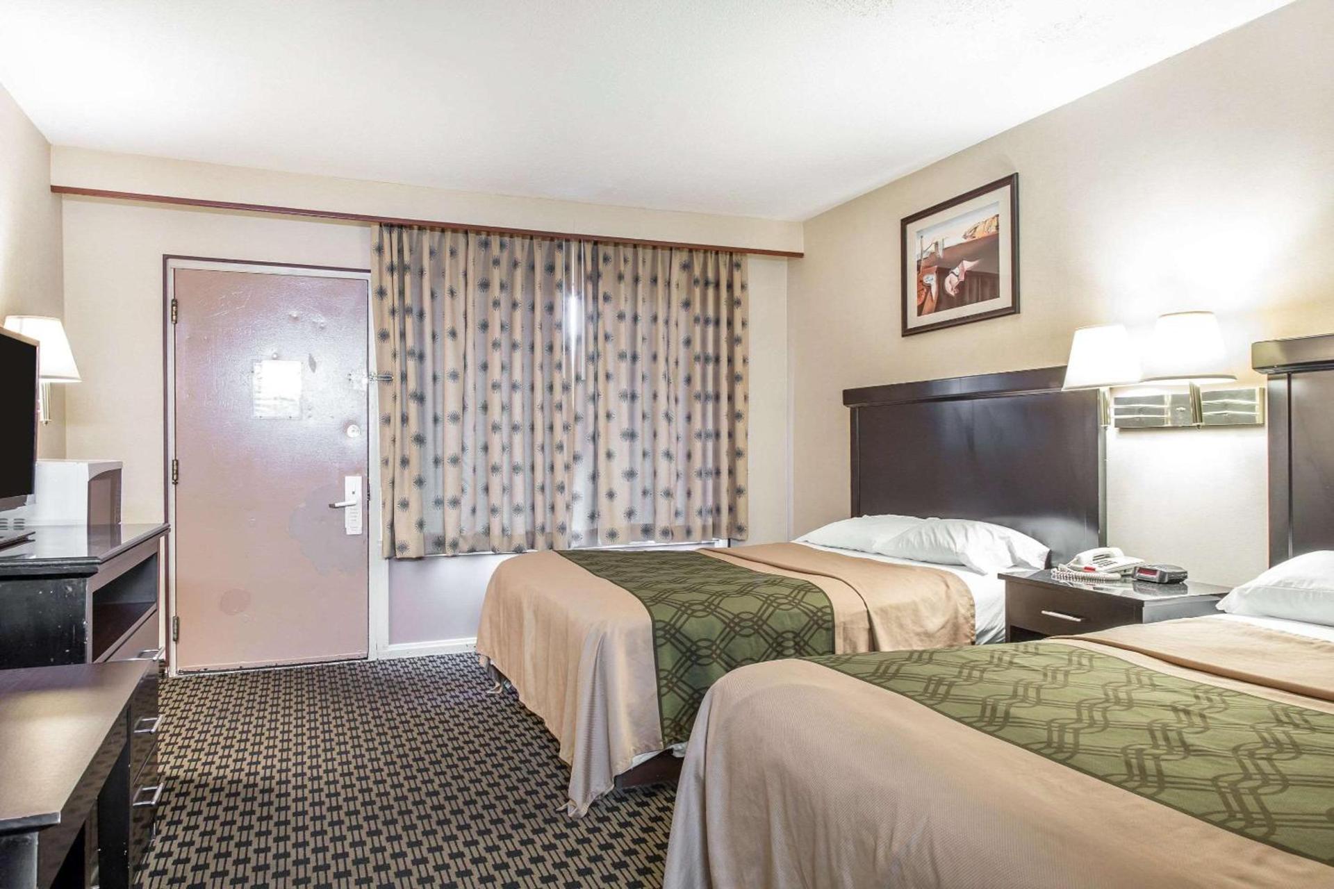 Econo Lodge photo 25