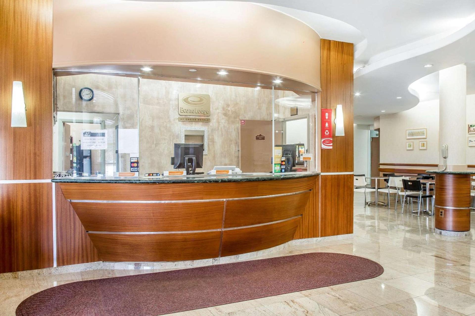 Econo Lodge photo 28