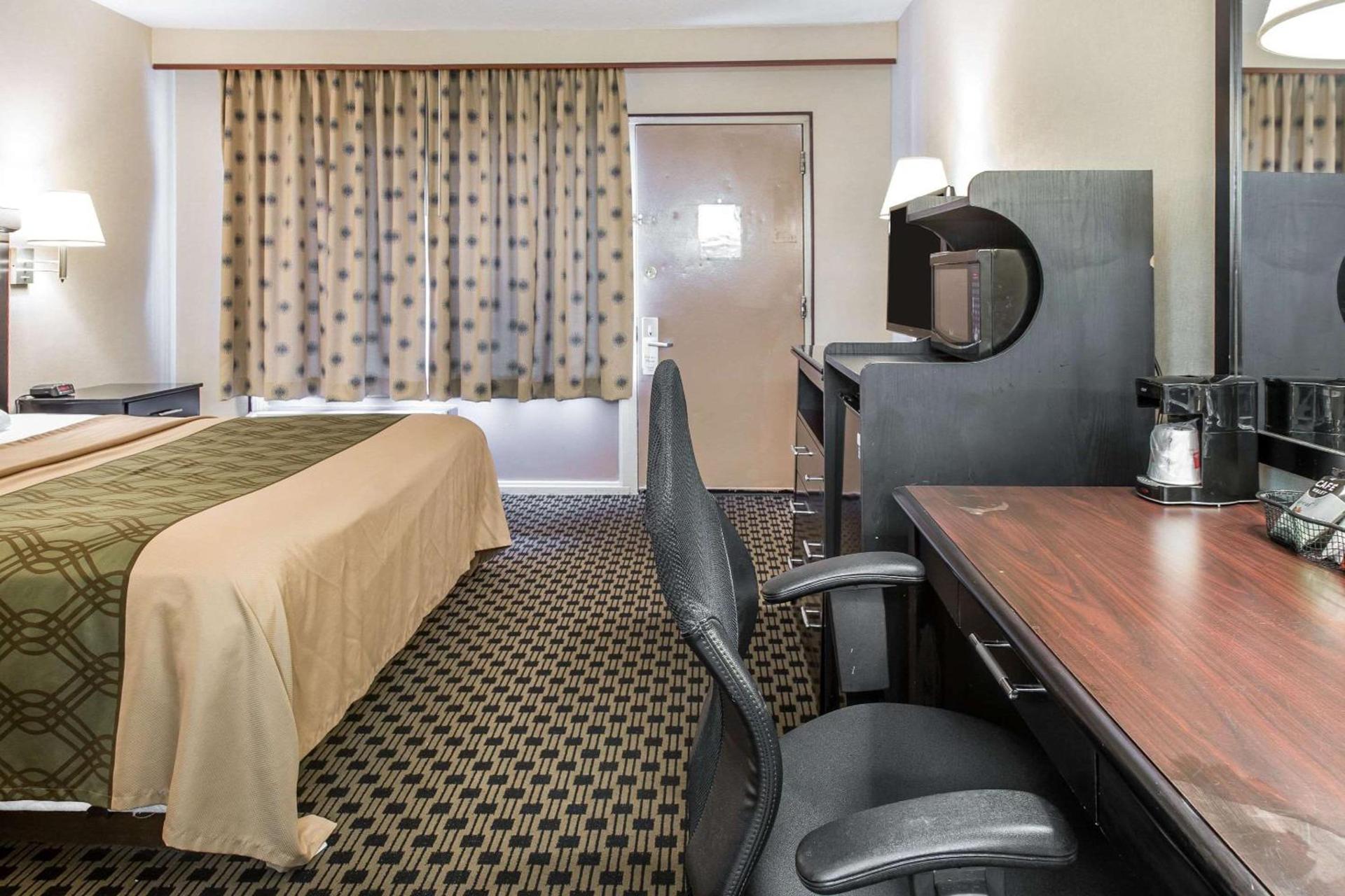 Econo Lodge photo 31