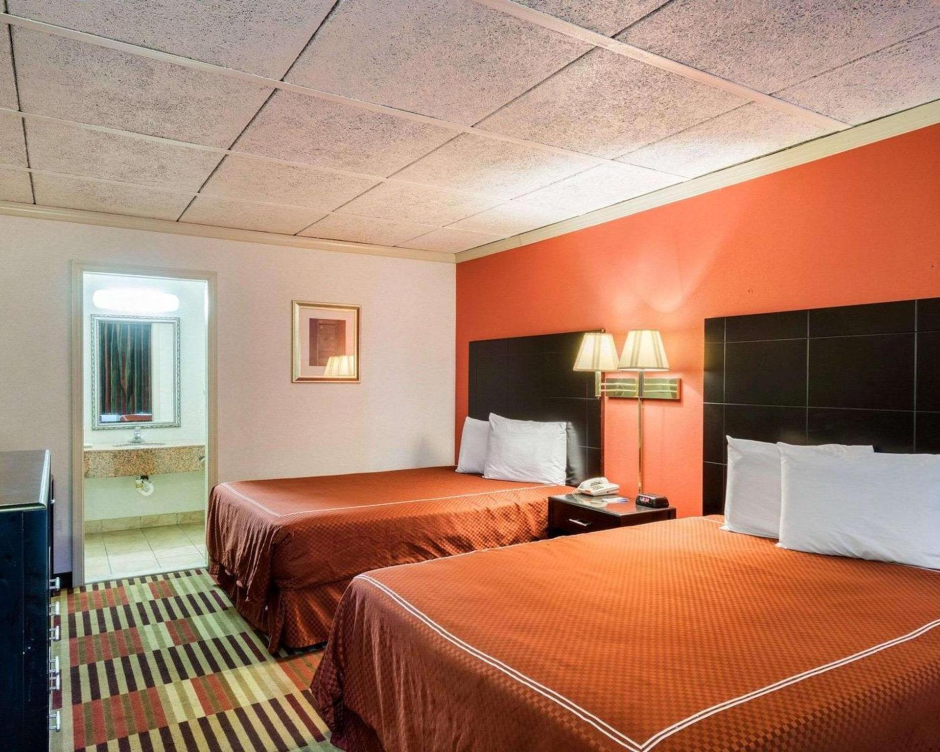 Rodeway Inn University photo 14