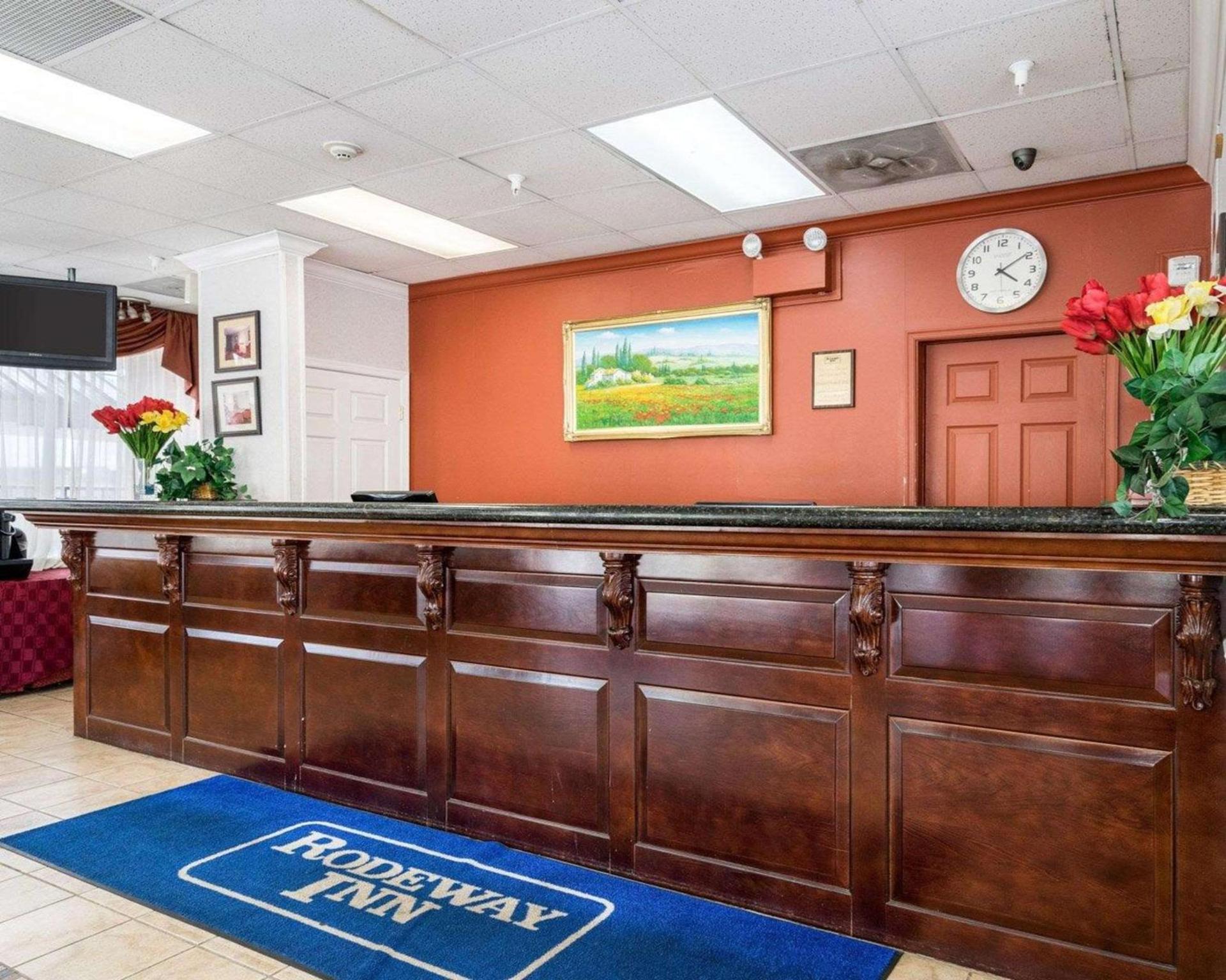 Rodeway Inn University photo 7